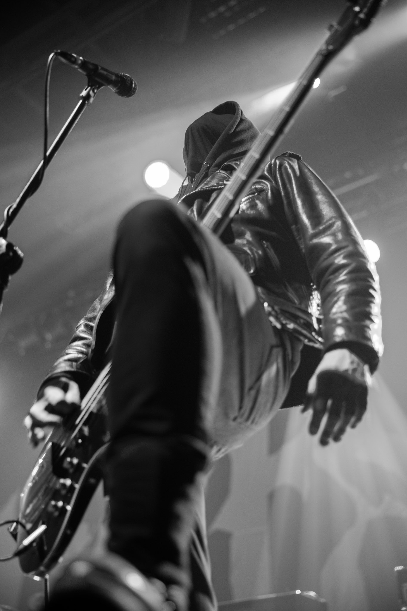 Mgła – polska grupa black metalowa powstała w Krakowie, pod przewodnictwem wokalisty i gitarzysty Mikołaja „M.” Żentary, warszawski koncert w Progresji odbył się w ramach europejskiej trasy koncertowej Mgły, organizowany przez Left Hand Sounds, metal, blackmetal,  Andrzej Wasilkiewicz/Reporter