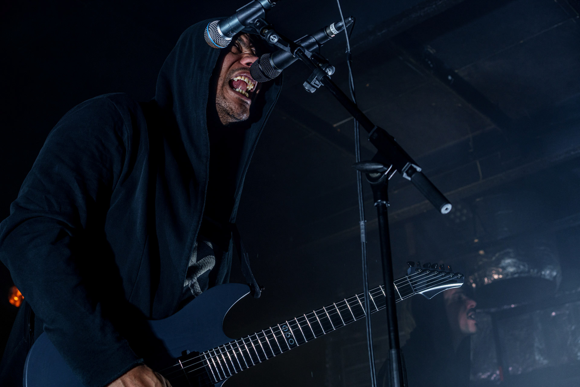 6.12.2022 Zeal &amp; Ardor - Warszawa.Szwajcarski industrial metal, blackgaze, awant-garde, afroamerykanski spirytualizmu z black metalem,n/z Manuel Gagneux - wokal, gitara,Knock Out Productions,Klub Proxima,Fot. Andrzej Wasilkiewicz/Reporter