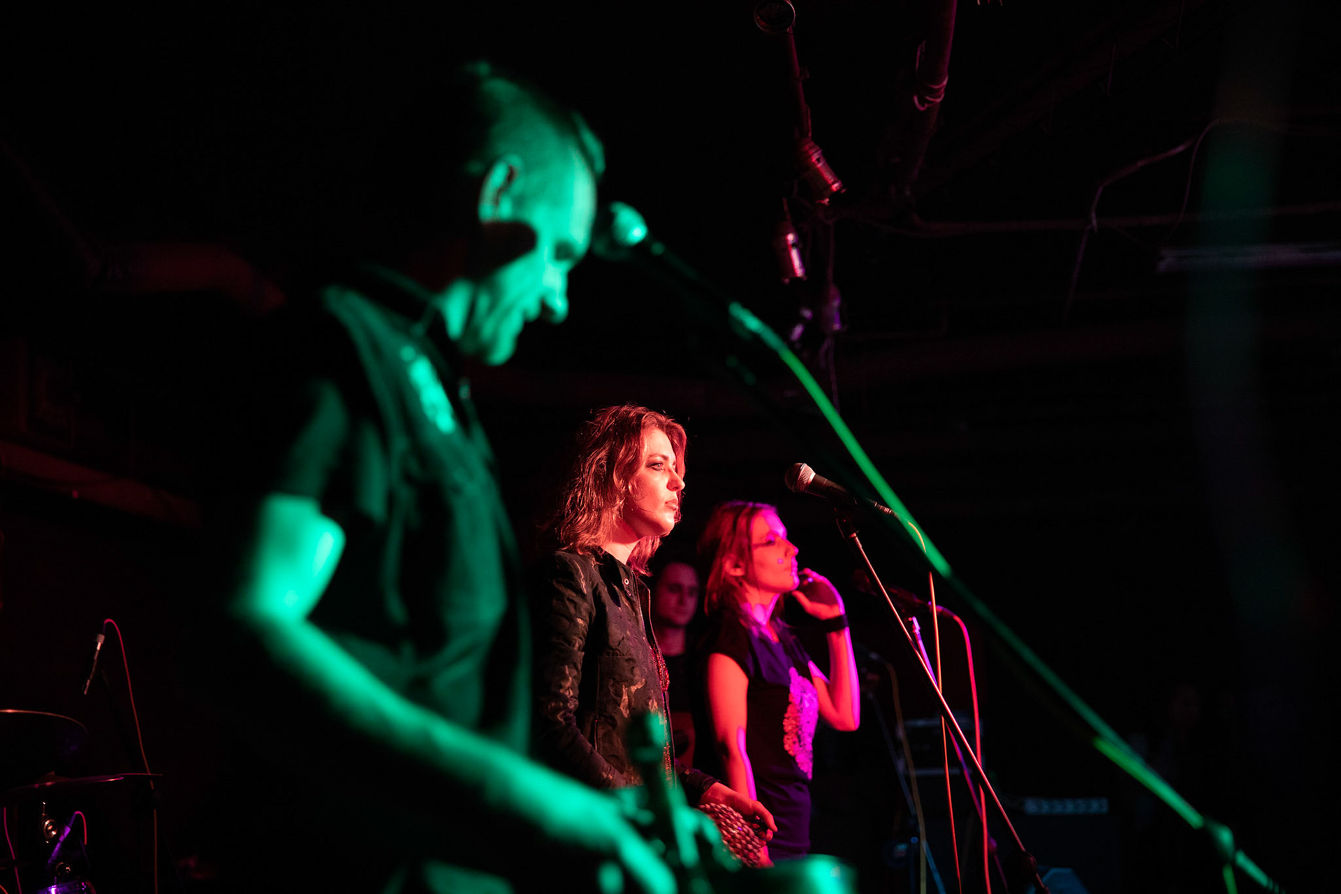 Żywiołak - biometal, folk, ethno sound,
Robert Jaworski - fidel renesansowa, wokal, lira korbowa,
Kamil Strzyżewski - gitara basowa, lutnia,
Wiktoria Kwiatkowska - śpiew, 
Zuza Ciszewska - śpiew, skrzypce,
Michał Lange - perkusja,
Szyszka Leśna - skrzypce ,wokal wspomagający,
Warszawa, klub Potok Drugi Dom Ludzi Rocka,
fot. Andrzej kaziq Wasilkiewicz