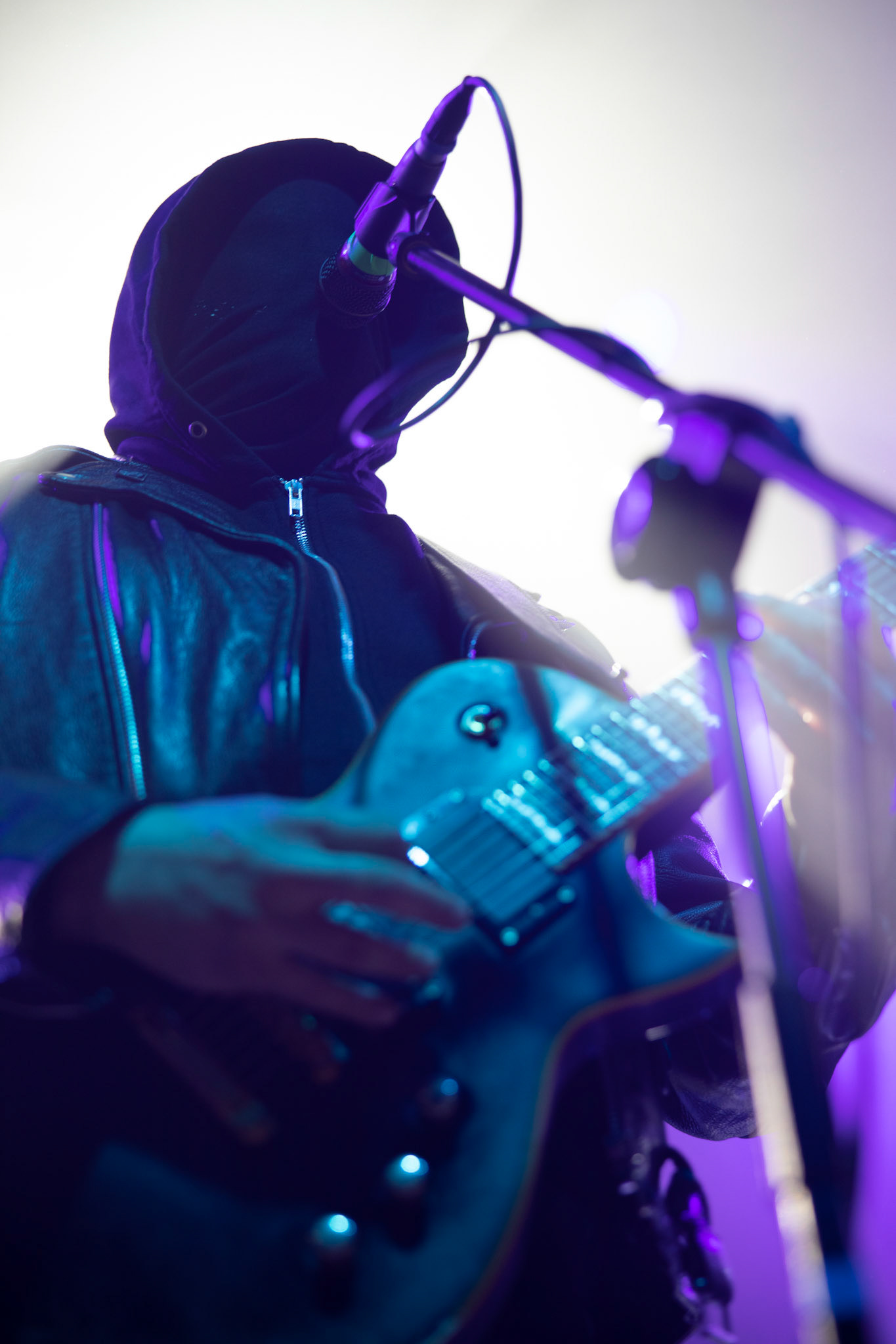 Mgła – polska grupa black metalowa powstała w Krakowie, pod przewodnictwem wokalisty i gitarzysty Mikołaja „M.” Żentary, warszawski koncert w Progresji odbył się w ramach europejskiej trasy koncertowej Mgły, organizowany przez Left Hand Sounds, metal, blackmetal,  Andrzej Wasilkiewicz/Reporter