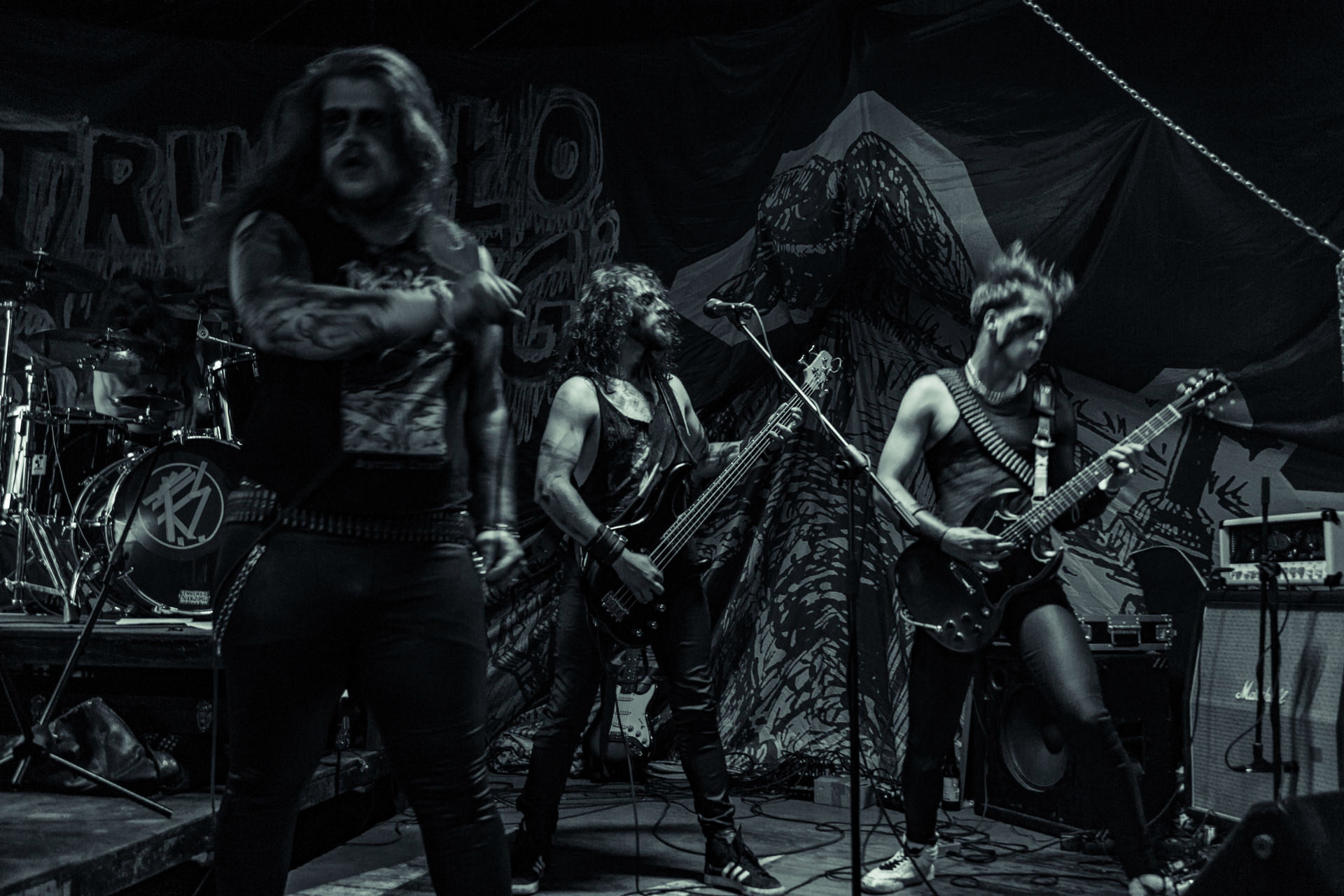 BAGNO (oldschool black/death)w składzie:Krzysiek - wokalKuba - gitaraThrasher - gitara Kacper - bassMaciek - garyDestrukcja i zgnilizna, wszystko czego nie chcesz usłyszeć a i tak się pojawisz, Druga fala dobrej muzy z Rzeszowa, bo pierwsza skończyła się w latach 90.Produkcja Left Hand Soundsfot. Andrzej Wasilkiewicz/kaziq.com