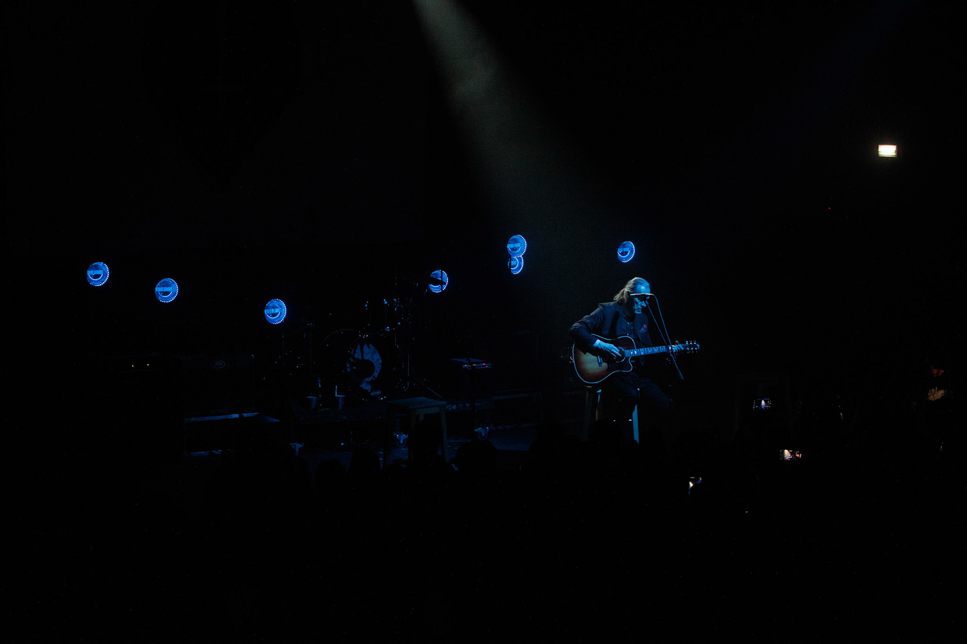 22.01.2022 koncert Me And That Man w Warszawie,Klub Progresja,n/z John Porter - gitara, wokal, Nergal znany jest z szerokich horyzontow muzycznych. Lider Behemoth nigdy nie kryl swojej sympatii do lzejszej, klimatycznej muzyki, spod znaku country, folku, bluesa. Dowodem jest zespol Me And That Man.Fot. Andrzej Wasilkiewicz/Reporter