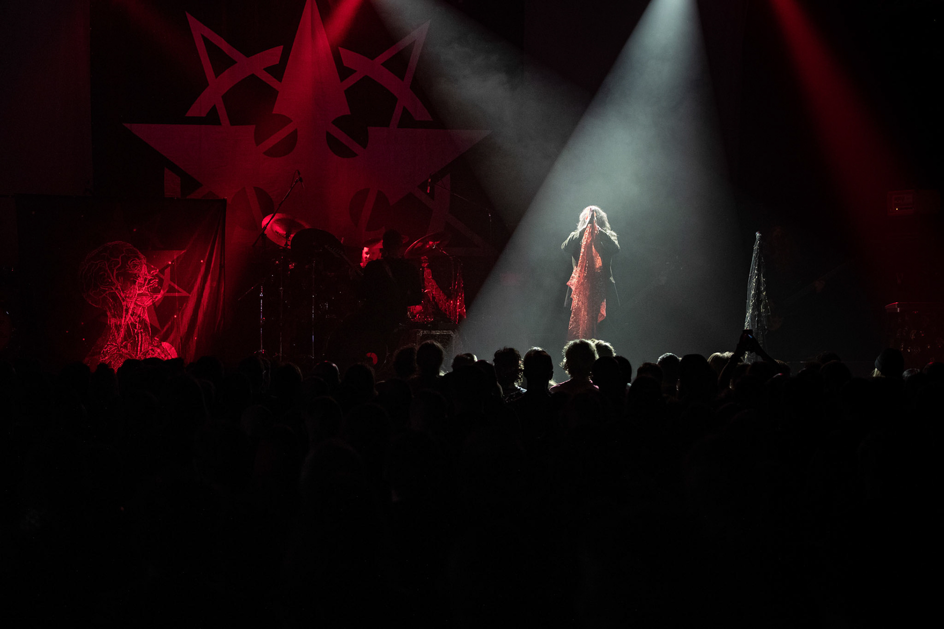 15.12.2019 koncert norweskiego zespołu Dødheimsgard, Merry Christless 2019, Warszawa Klub Progresja,
zespół Vicotnika - Yusaf Parvez, alternatywny metal, industrial metal,
n/z Yusaf "Vicotnik" Parvez - gitara, śpiew,
n/z Lars-Emil Måløy - gitara basowa,
n/z Tommy Thunberg - gitara,
n/z Øyvind Myrvoll - perkusja,
New Aeon Musick, Knock Out Productions
fot. Andrzej Wasilkiewicz/REPORTER