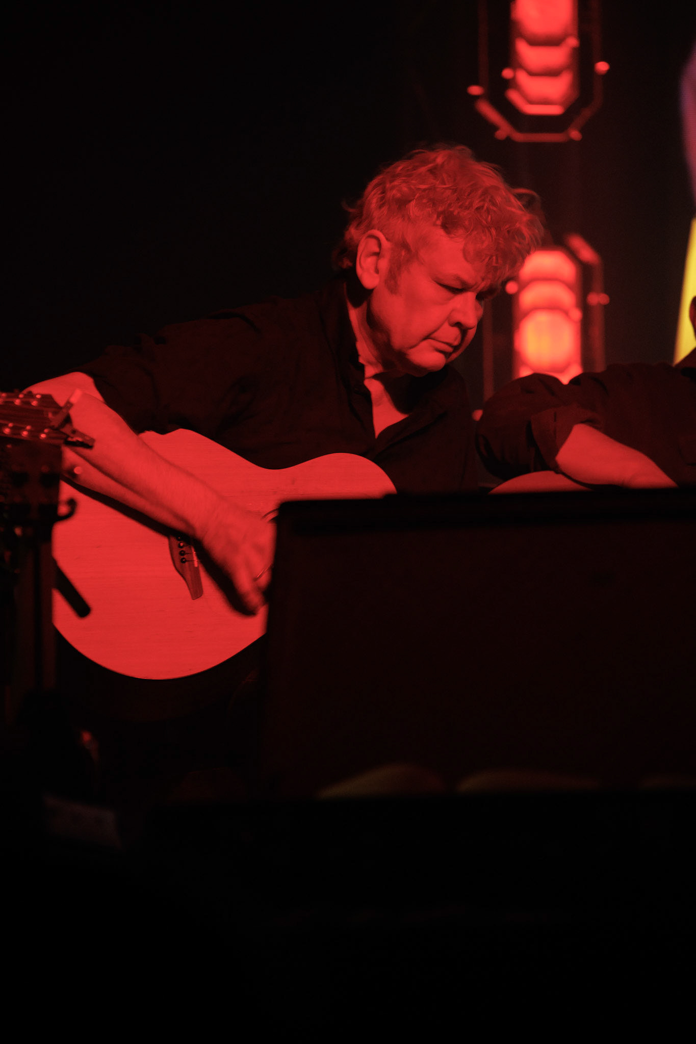 18.03.2022 KULT Akustik - koncert Warszawa klub Stodola,  n/z Piotr Morawiec gitara,Rock, rock progresywny, rock alternatywny, punk, nowa fala, polski rock.fot. Andrzej kaziq Wasilkiewicz/Reporter