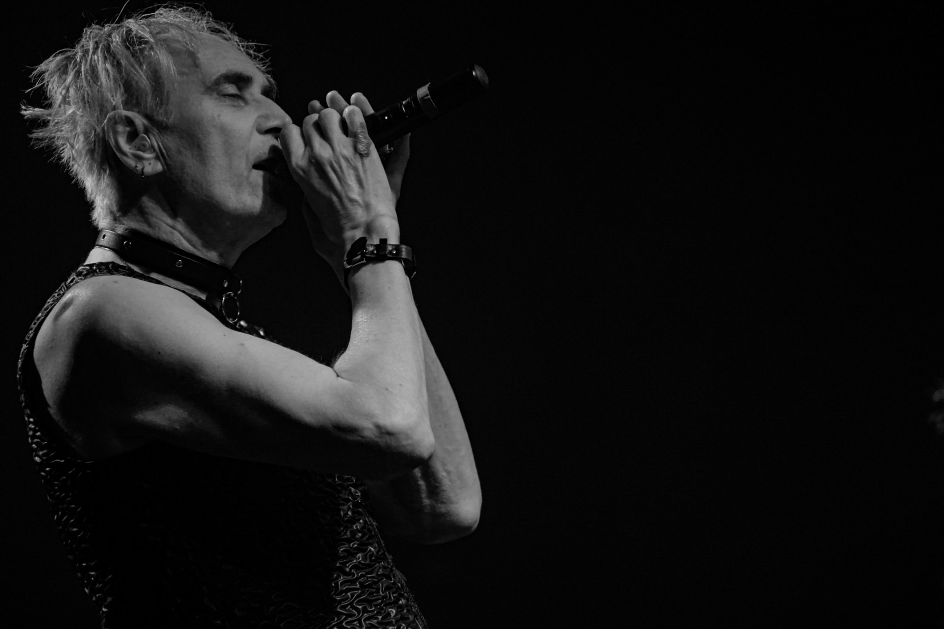 9.08.2022 FRONT LINE ASSEMBLY (Metropolis Records/Kanada) - Industrial/EBM - Warszawski koncert w Progresji.  WiniaryBookings,fot. Andrzej Wasilkiewicz/kaziq.com