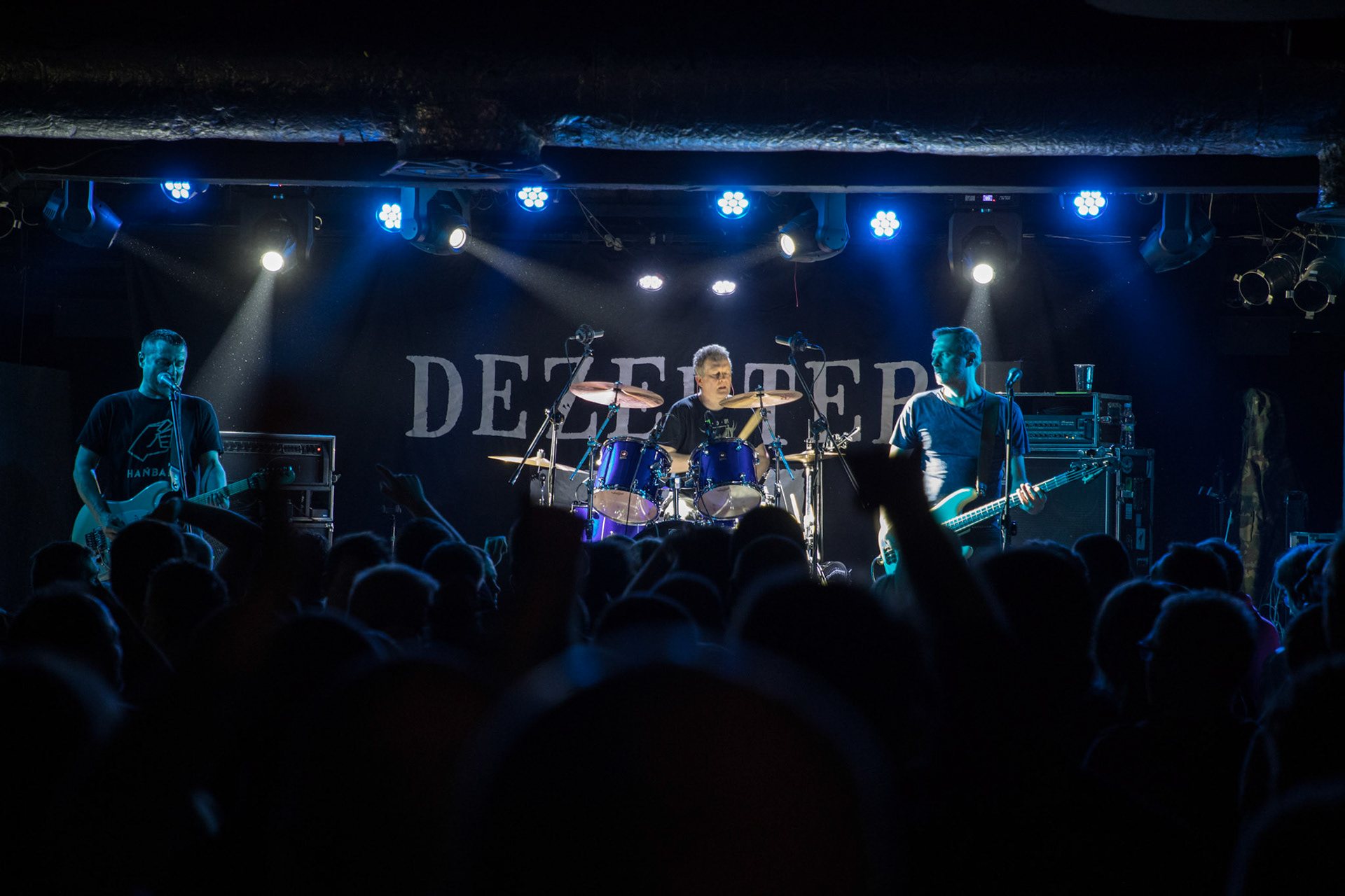 9.12.2017r Dezerter koncert Proxima, Robert Robal Matera gitara, wokal, Krzysztof Grabowski perkusja , Jacek Chrzanowski gitara basowa fot. Andrzej Wasilkiewicz/Reporter