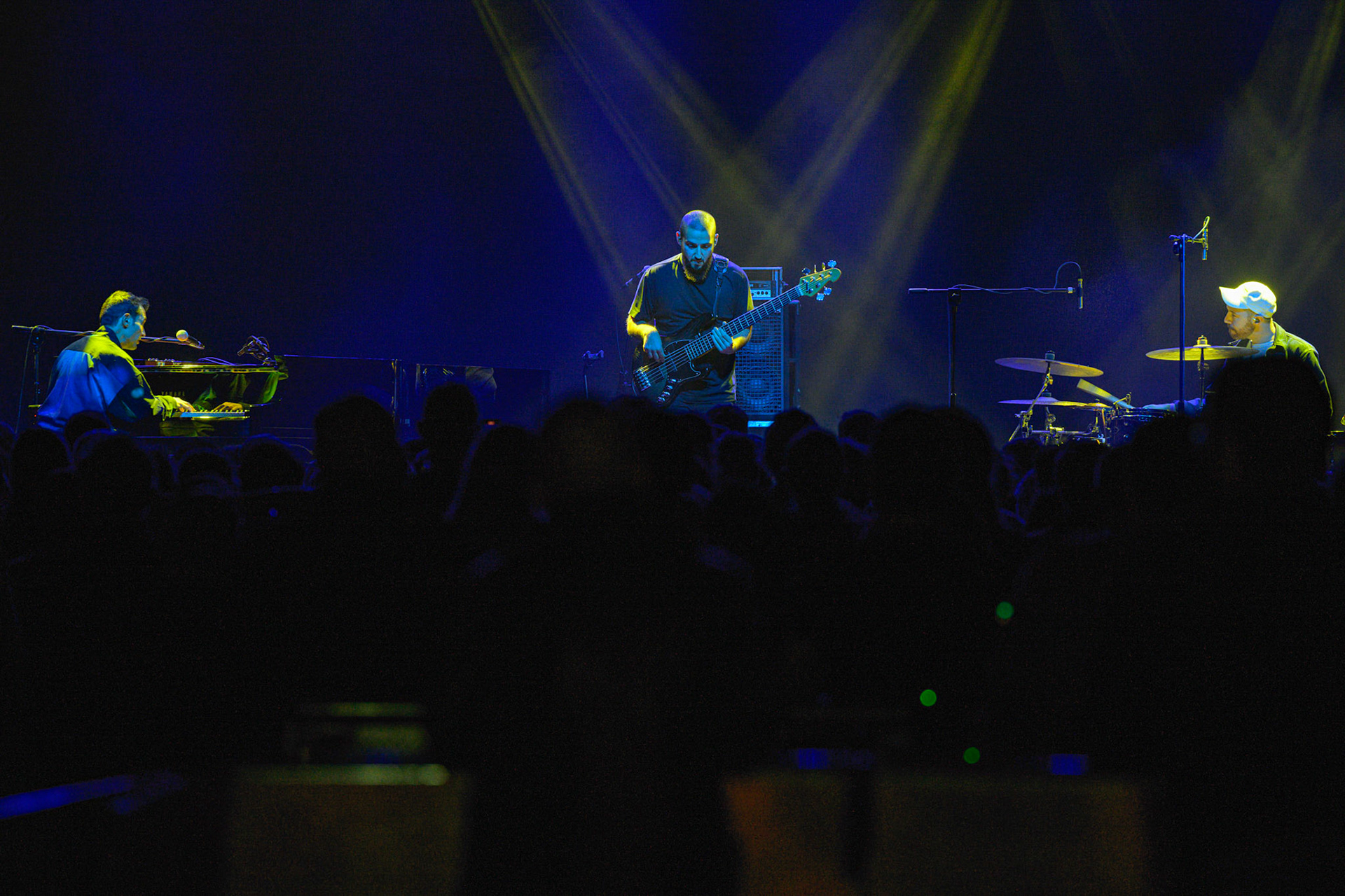 2023.11.07 Tigran Hamasyan Trio- jazz w warszawskim klubie Progresja! fot. Andrzej Wasilkiewicz/Reporter