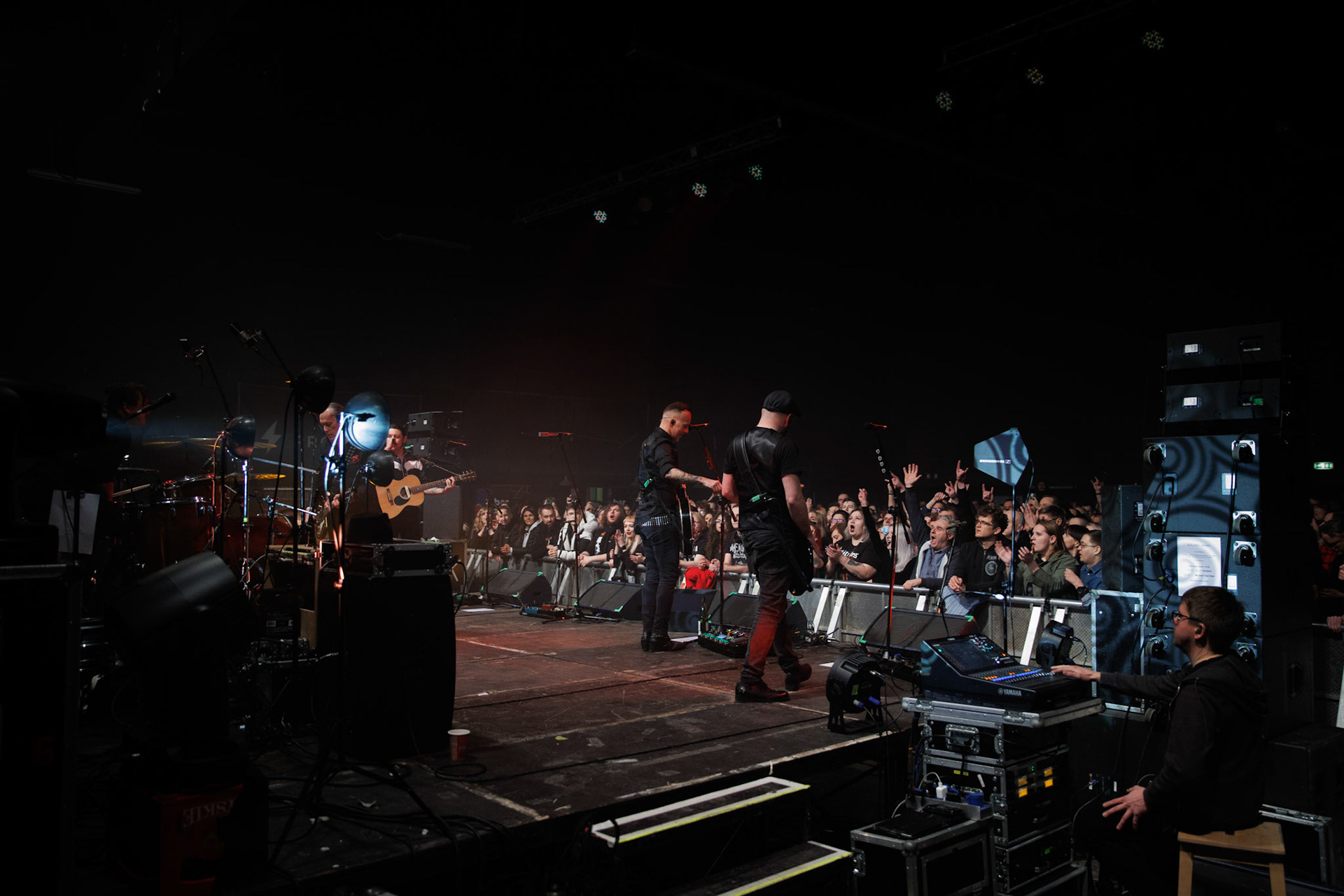 22.01.2022 koncert Me And That Man w Warszawie,Klub Progresja,n/z Adam Nergal Darski - gitara, wokal,n/z John Porter - gitara, wokal,n/z Lukasz Kumanski - perkusja,n/z Matteo Bassoli - bass, wokal,n/z Sasha Boole - gitara, wokal,Nergal znany jest z szerokich horyzontow muzycznych. Lider Behemoth nigdy nie kryl swojej sympatii do lzejszej, klimatycznej muzyki, spod znaku country, folku, bluesa. Dowodem jest zespol Me And That Man.Fot. Andrzej Wasilkiewicz/Reporter