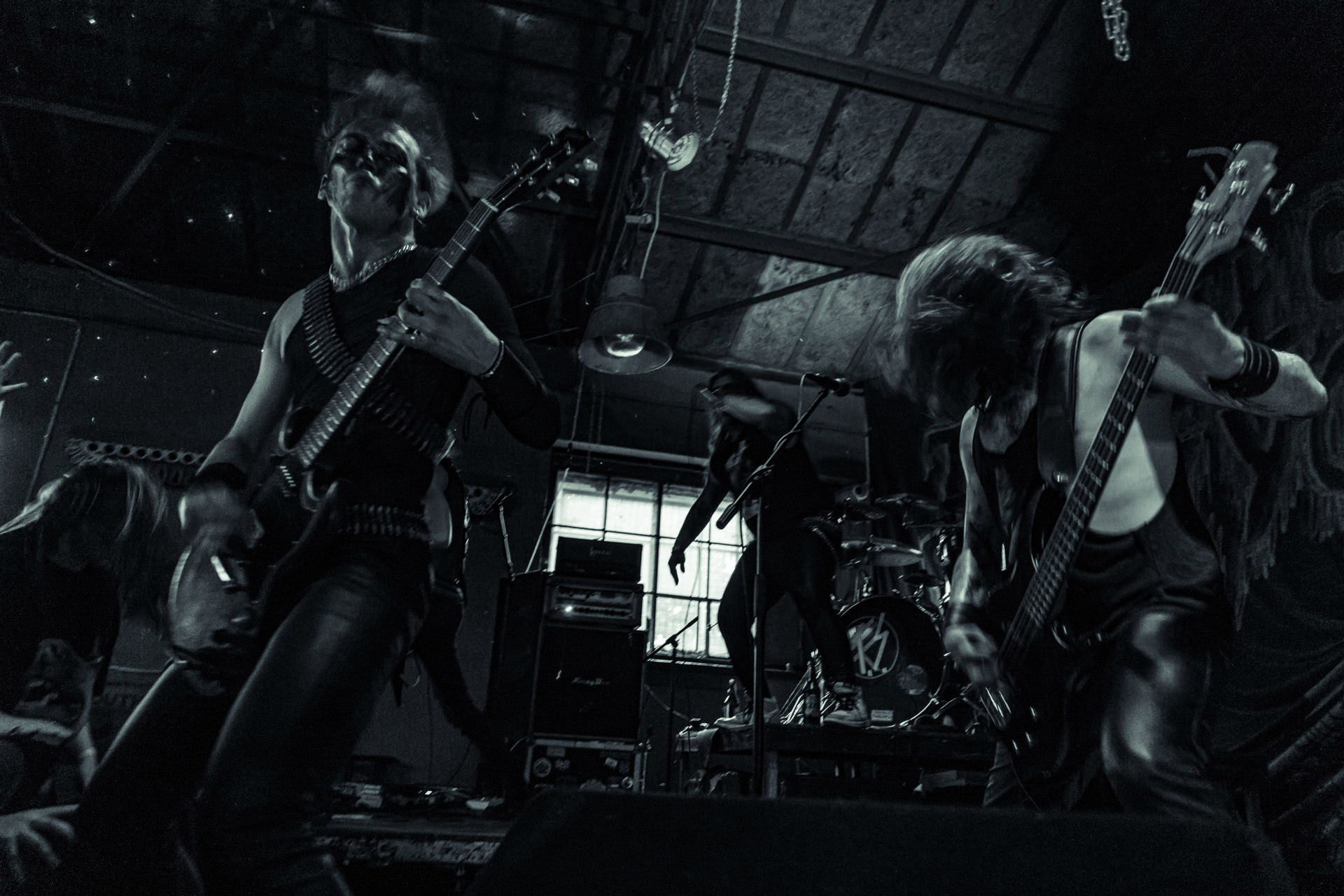 BAGNO (oldschool black/death)w składzie:Krzysiek - wokalKuba - gitaraThrasher - gitara Kacper - bassMaciek - garyDestrukcja i zgnilizna, wszystko czego nie chcesz usłyszeć a i tak się pojawisz, Druga fala dobrej muzy z Rzeszowa, bo pierwsza skończyła się w latach 90.Produkcja Left Hand Soundsfot. Andrzej Wasilkiewicz/kaziq.com