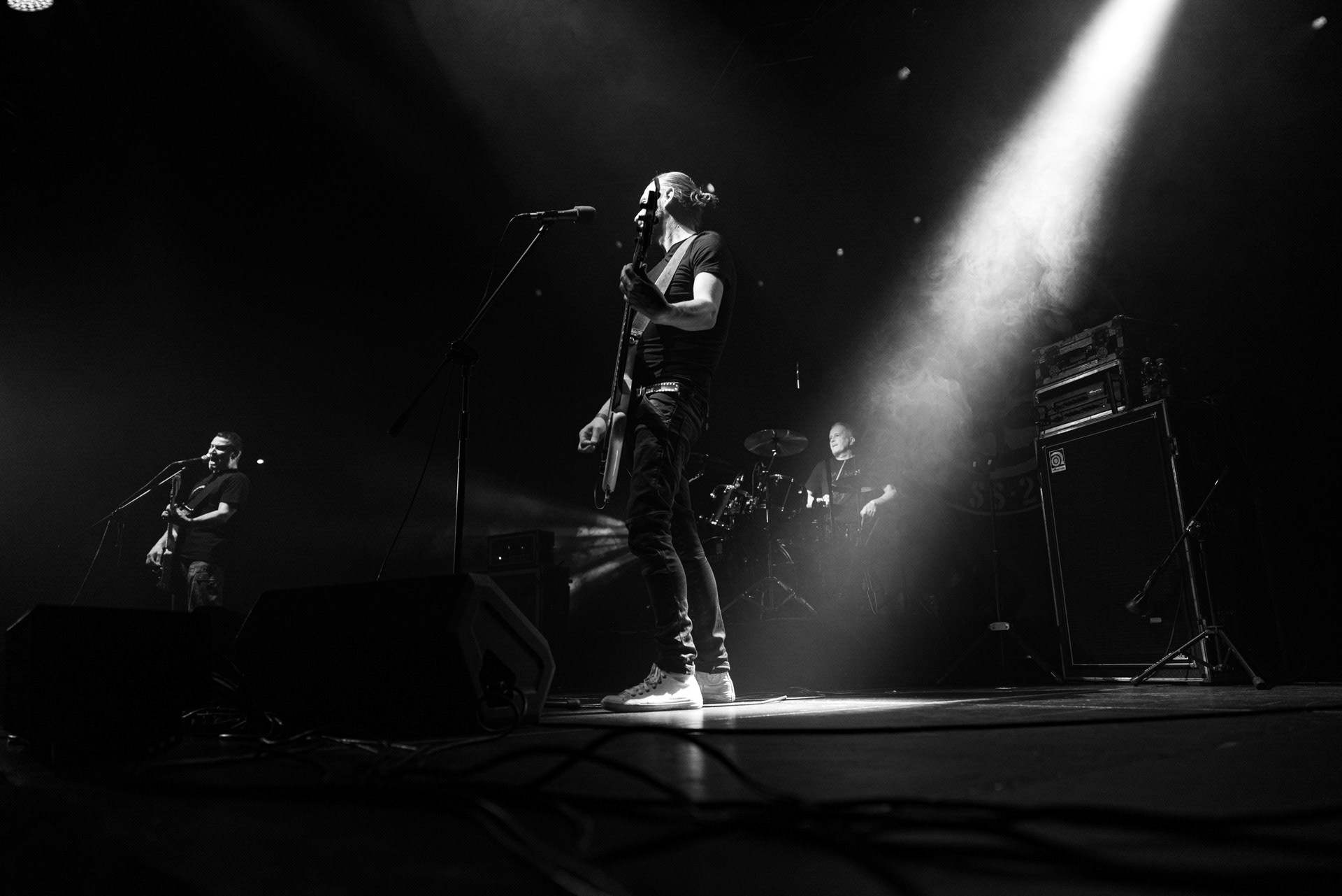 16.11.2021 Dezerter - 40 lecie,koncert Warszawa Palladium. N/z Robert Robal Matera gitara, N/z Krzysiek Grabowski perkusja,N/zJacek Chrzanowski bass, Dezerter, SS20, Punk, Punkrock, hardcore, rock.fot. Andrzej Wasilkiewicz/REPORTER