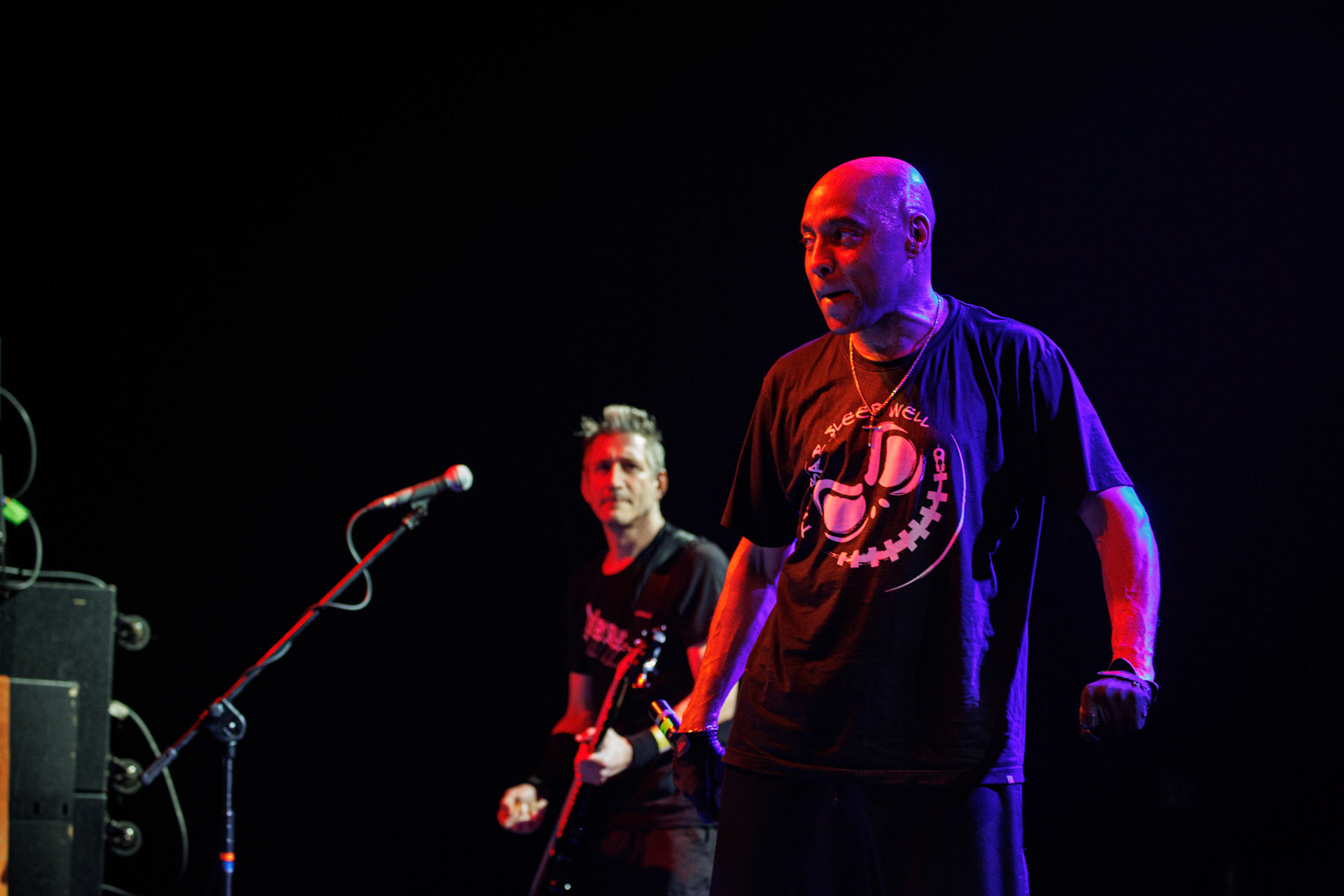 30.11.2021 koncert Dog Eat Dog - USA - hardcore, punkrock, rap, metal, hip hop, reggae, soul, funk,n/z Dave Neabore (bass), n/z John Connor (vocals), n/z Brandon Finley (drums), n/z Roger Hammerli (guitar),n/z Bozez (sax &amp; beer),koncert Warszawa, Progresja 25 lat albumu Play Games -  Dog Eat Dog.fot. Andrzej Wasilkiewicz/Reporter