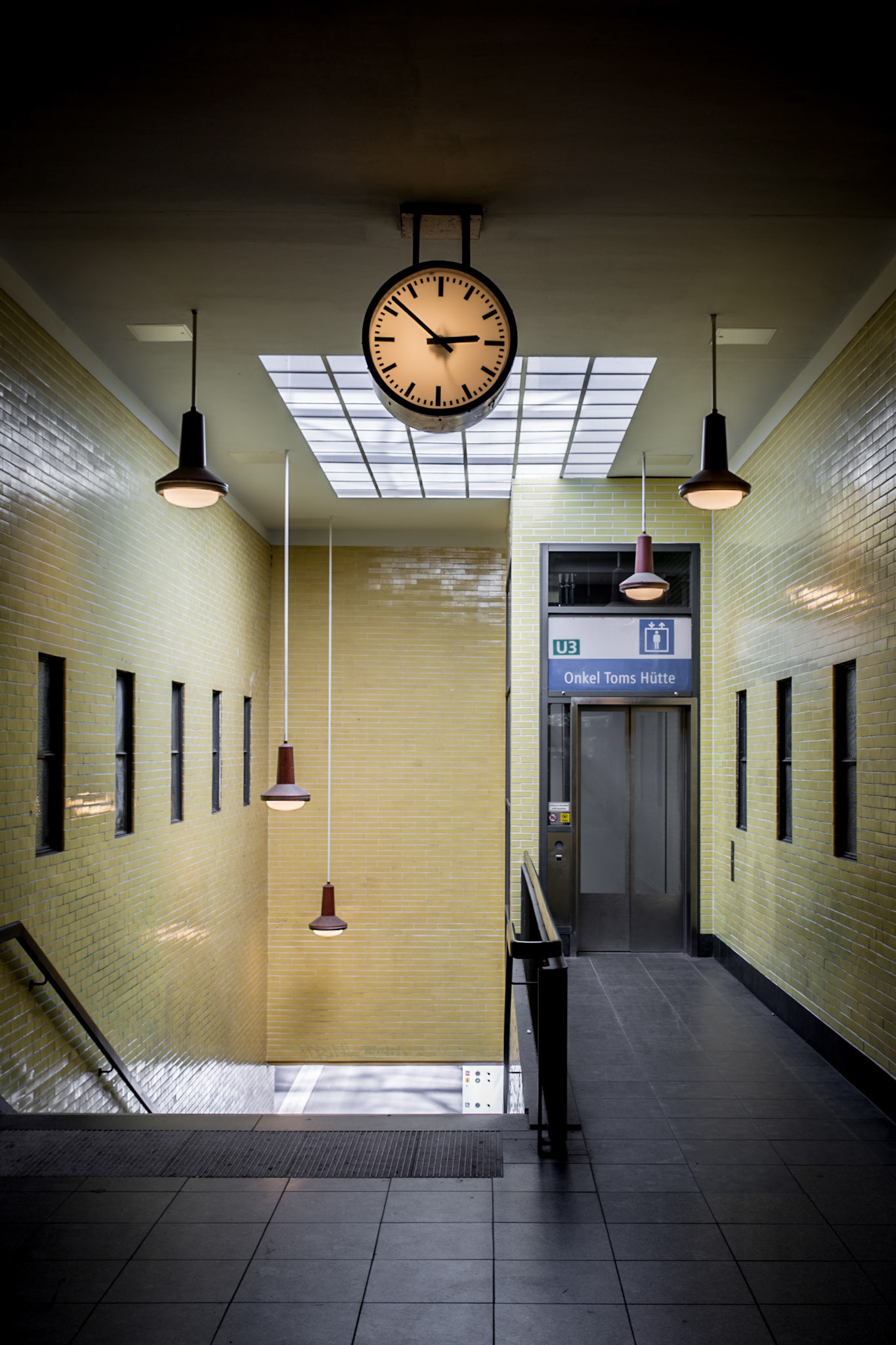 U-Bahnhof - Thielplatz -  Berlin