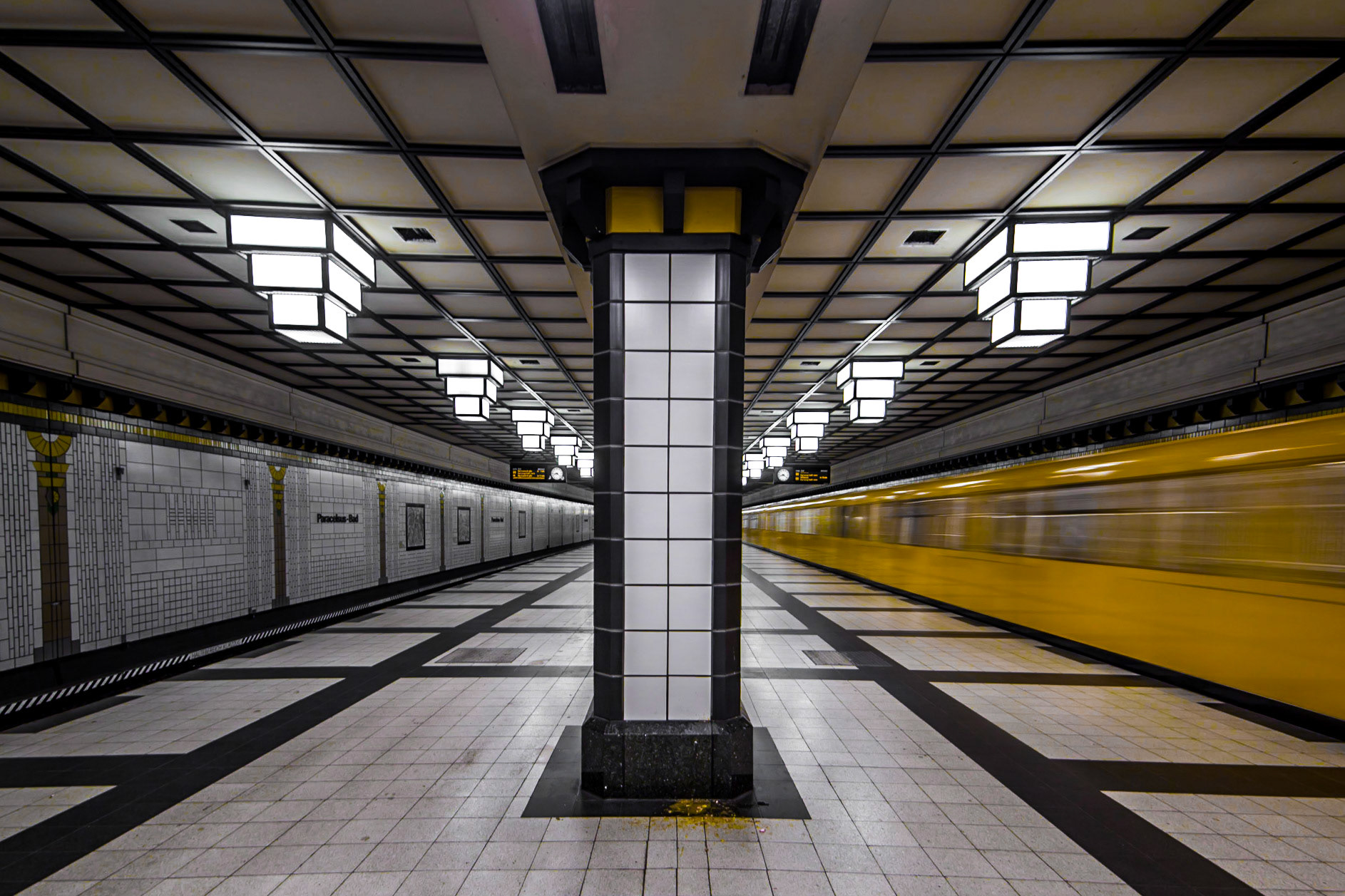 U-Bahnhof - Paracelsus Bad - Berlin