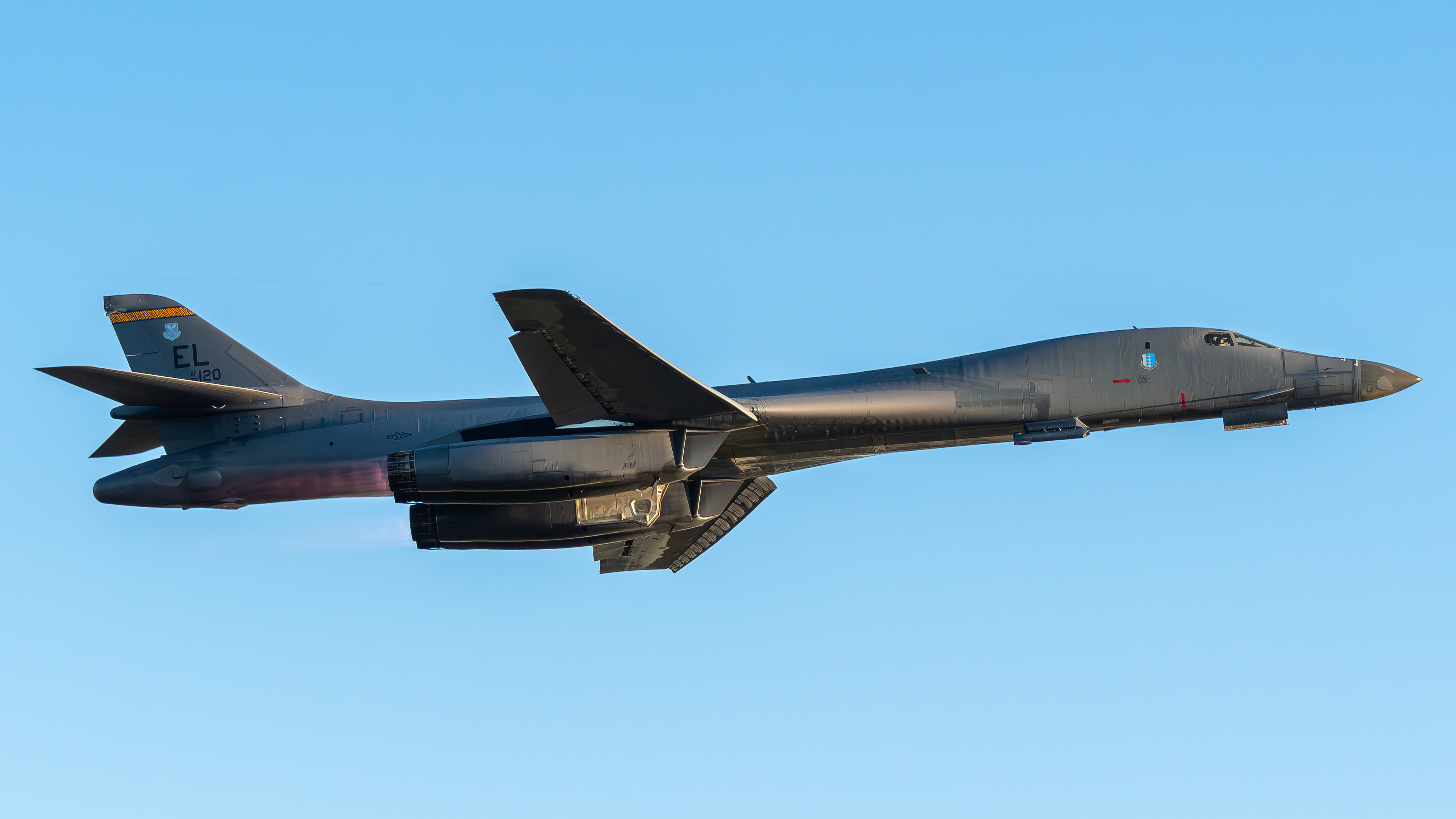 United States Air Force - Rockwell B-1B Lancer - 86-0120 (PILE17)