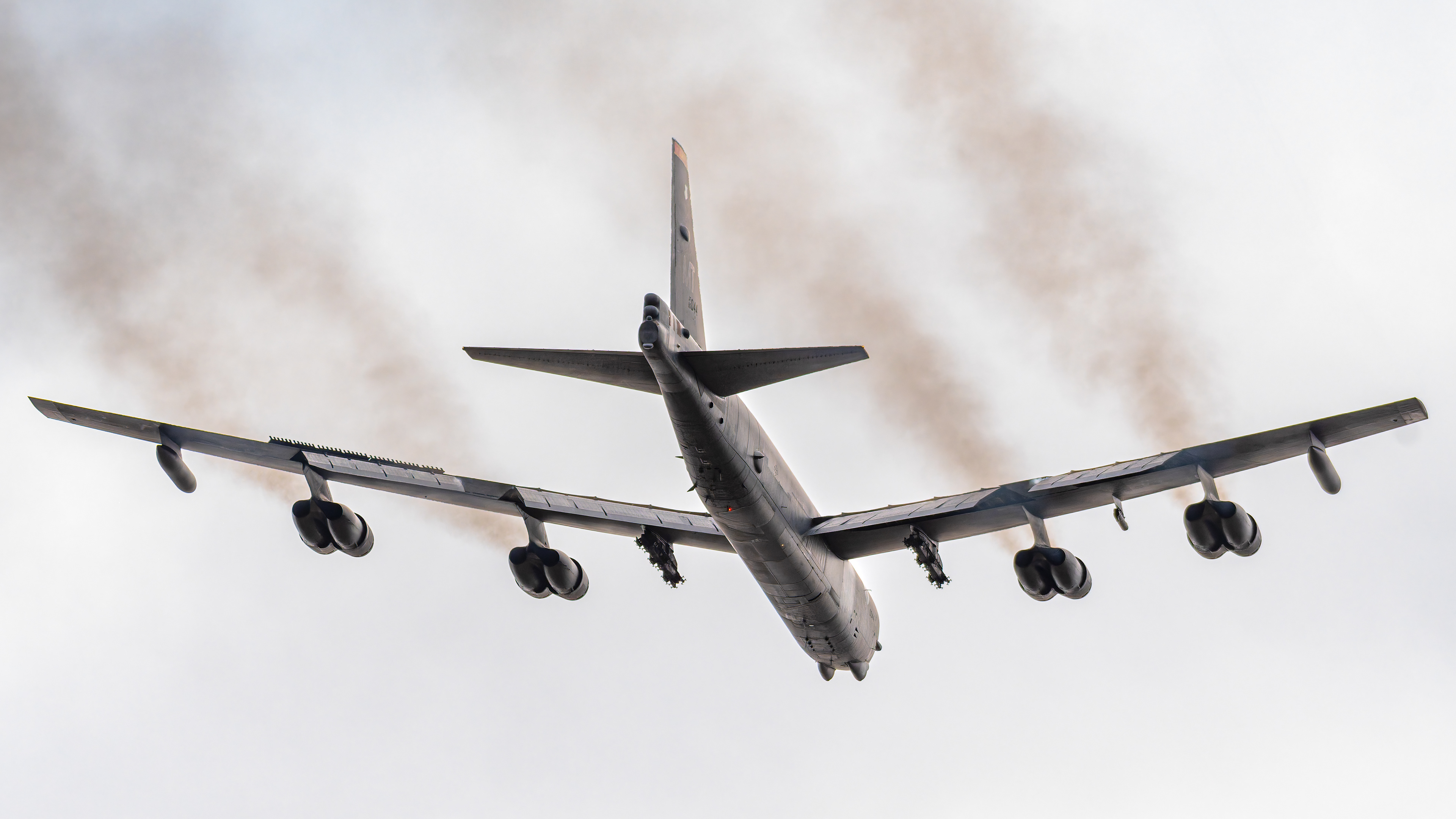 USAF - Boeing B-52H Stratofortress - 60-0044 (BUZZ21)