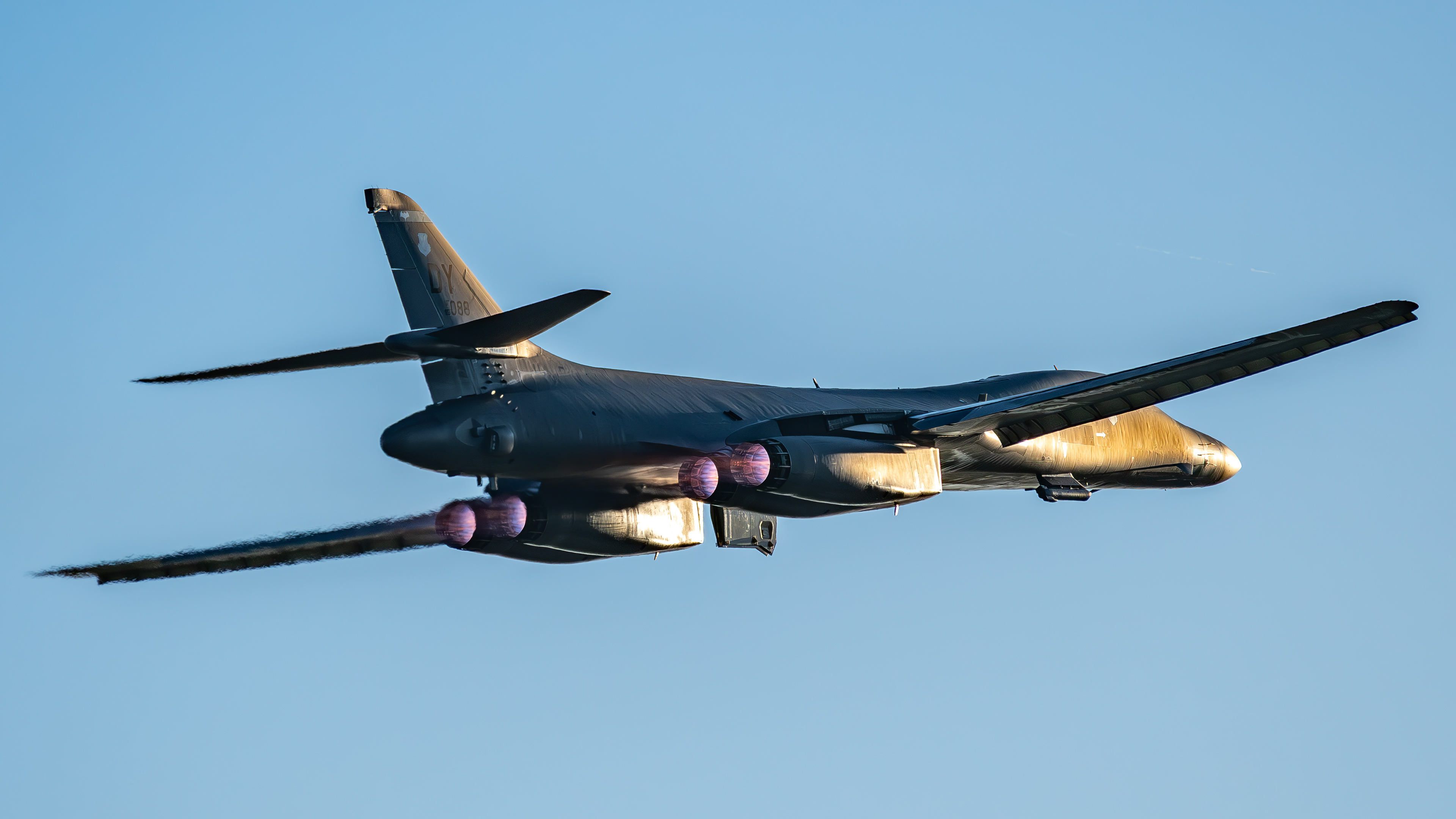 United States Air Force - Rockwell B-1B Lancer - 85-0088 (PILE15)