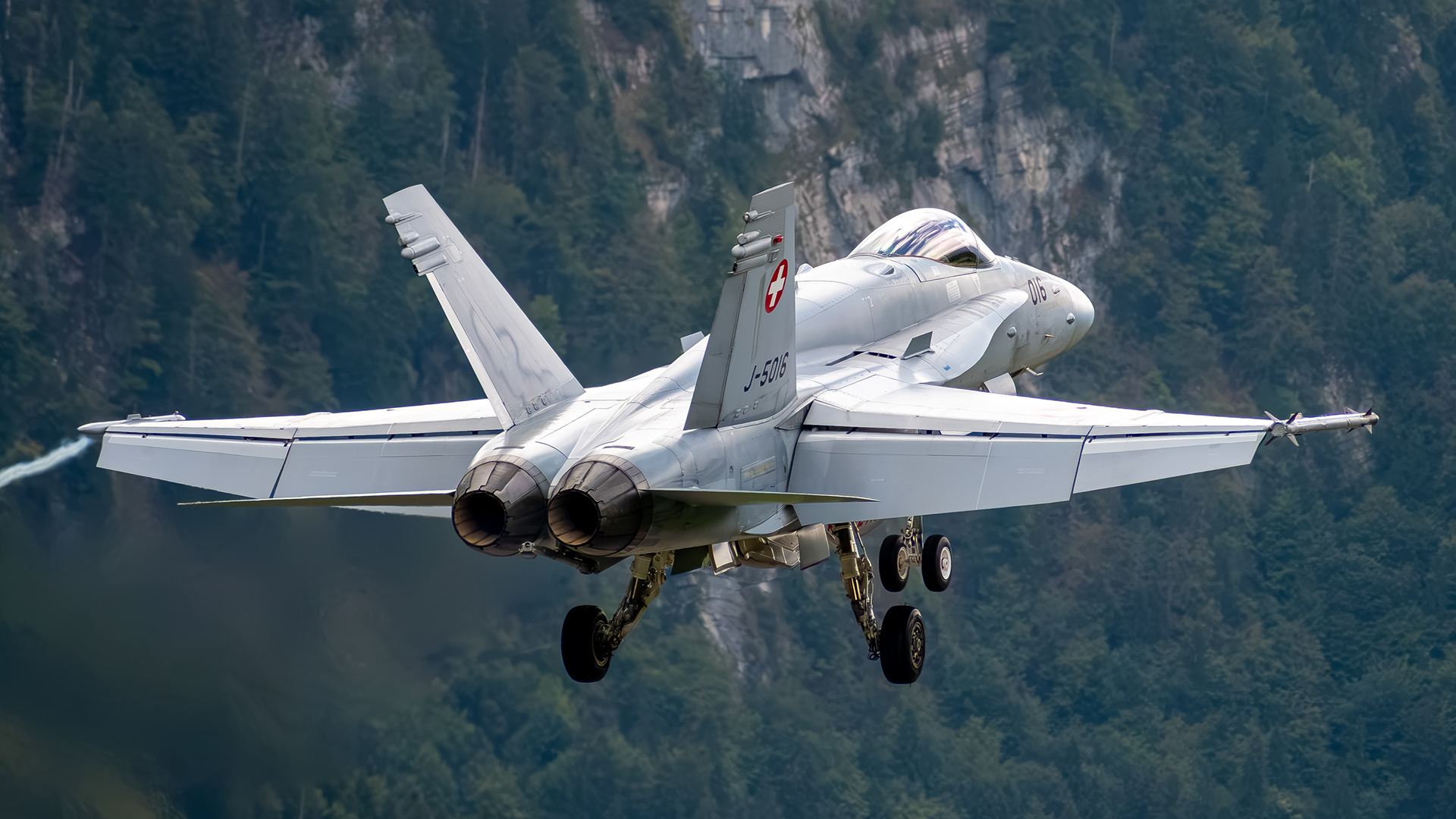 Swiss Air Force - F/A-18C Hornet - J-5016 (YEAST41)