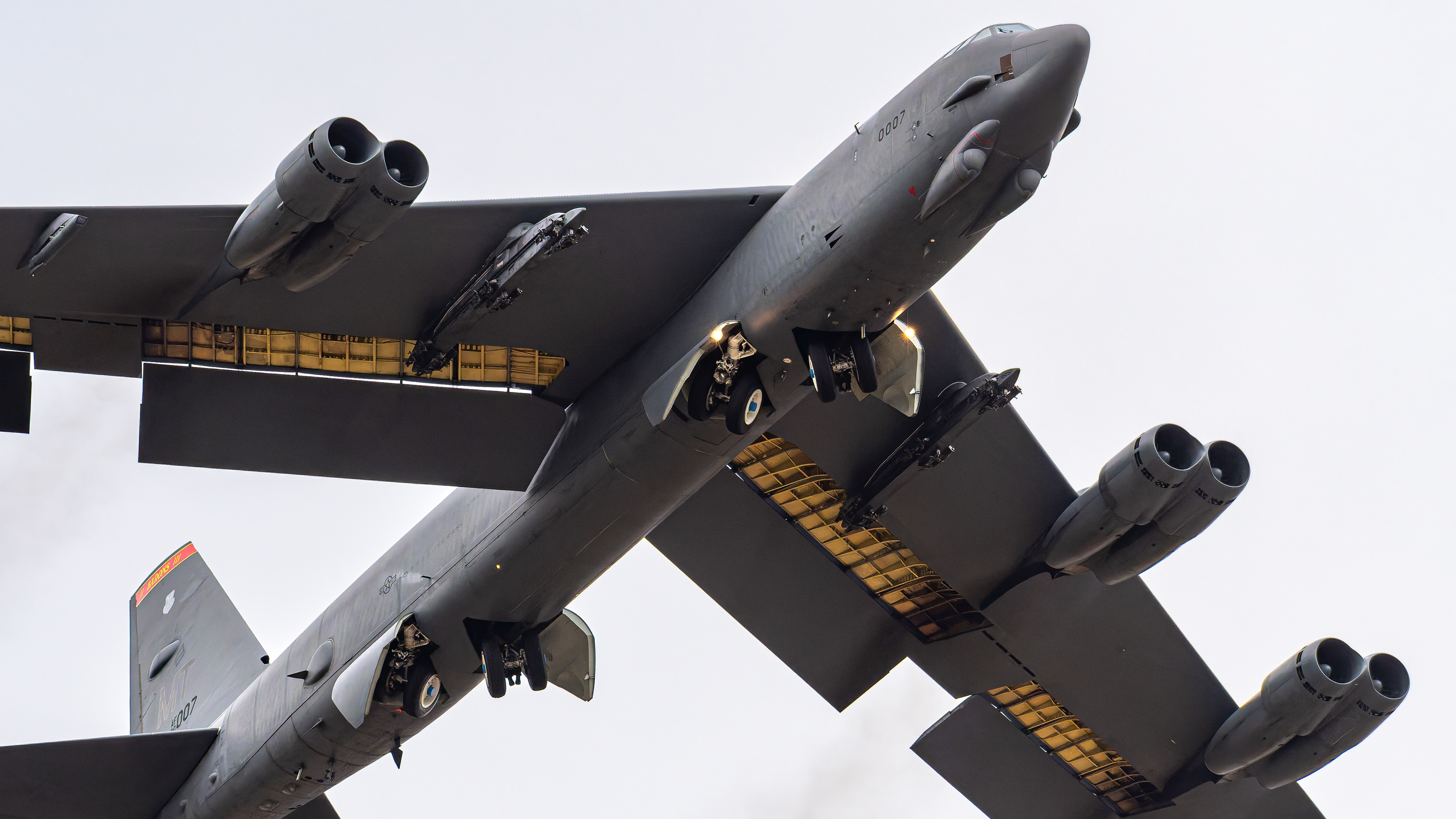 USAF - Boeing B-52H Stratofortress - 60-0007 (BUZZ22)