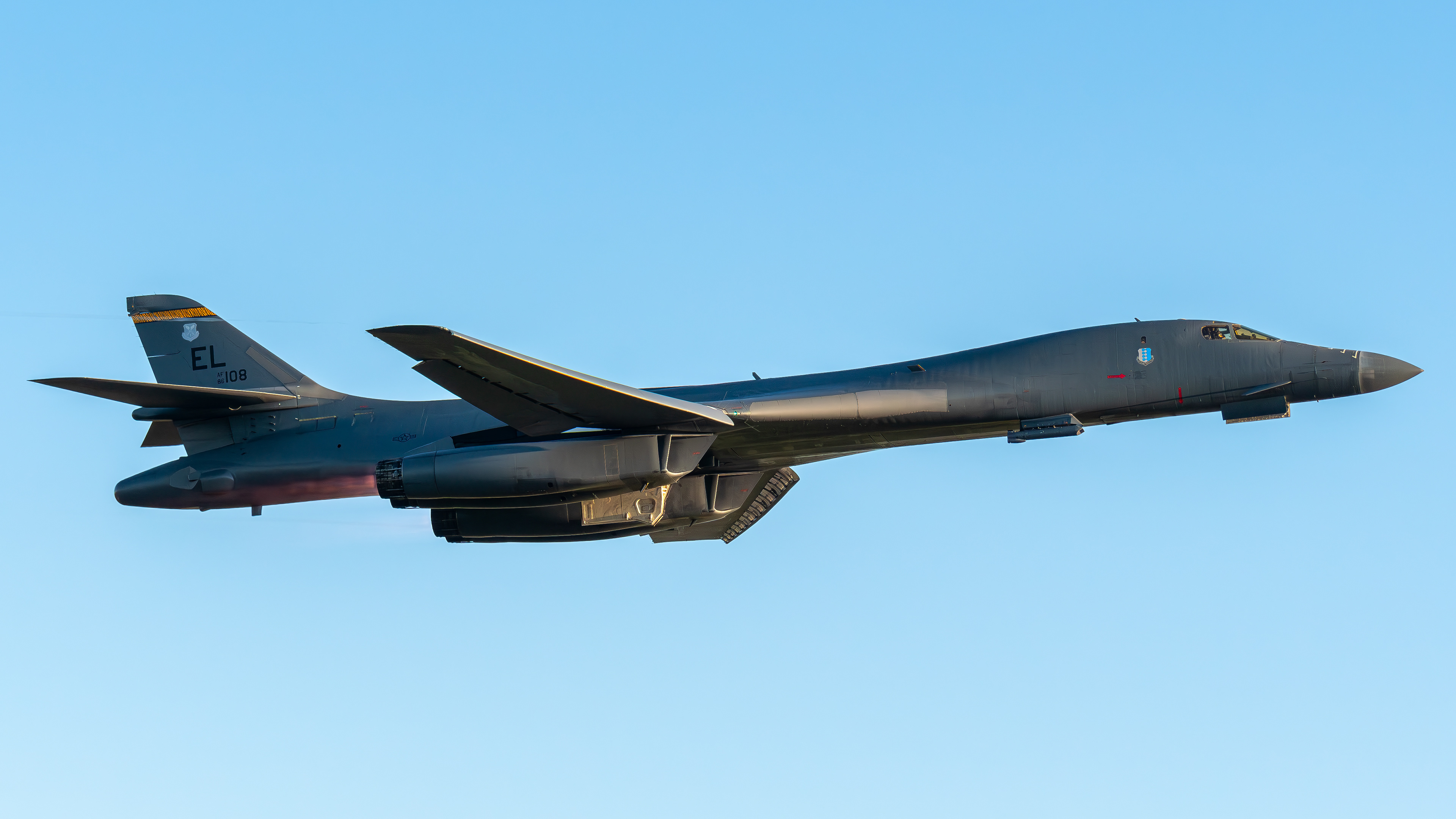 United States Air Force - Rockwell B-1B Lancer - 86-0108 (PILE16)