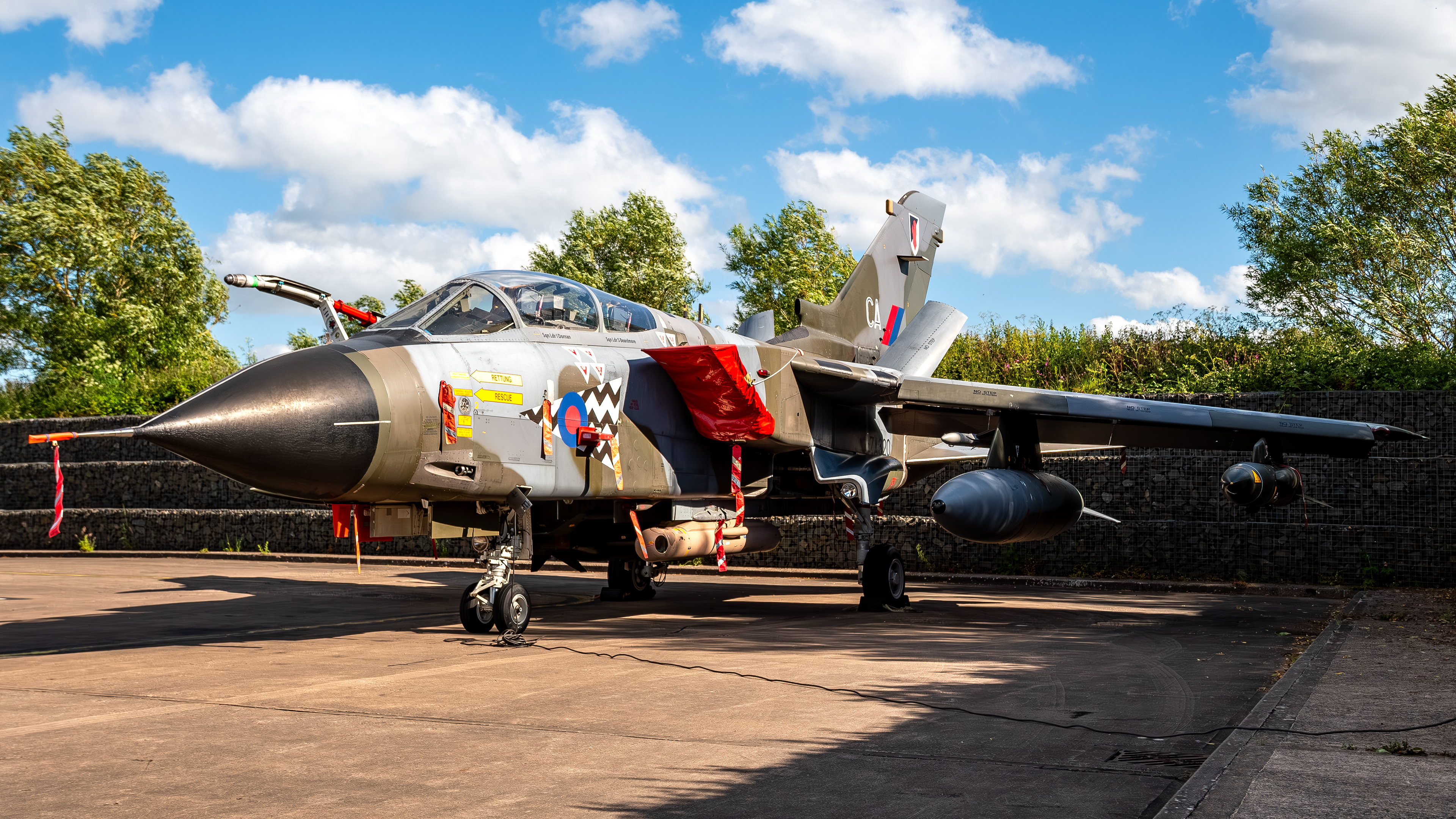 Royal Air Force - Panavia Tornado GR.1 - ZA320