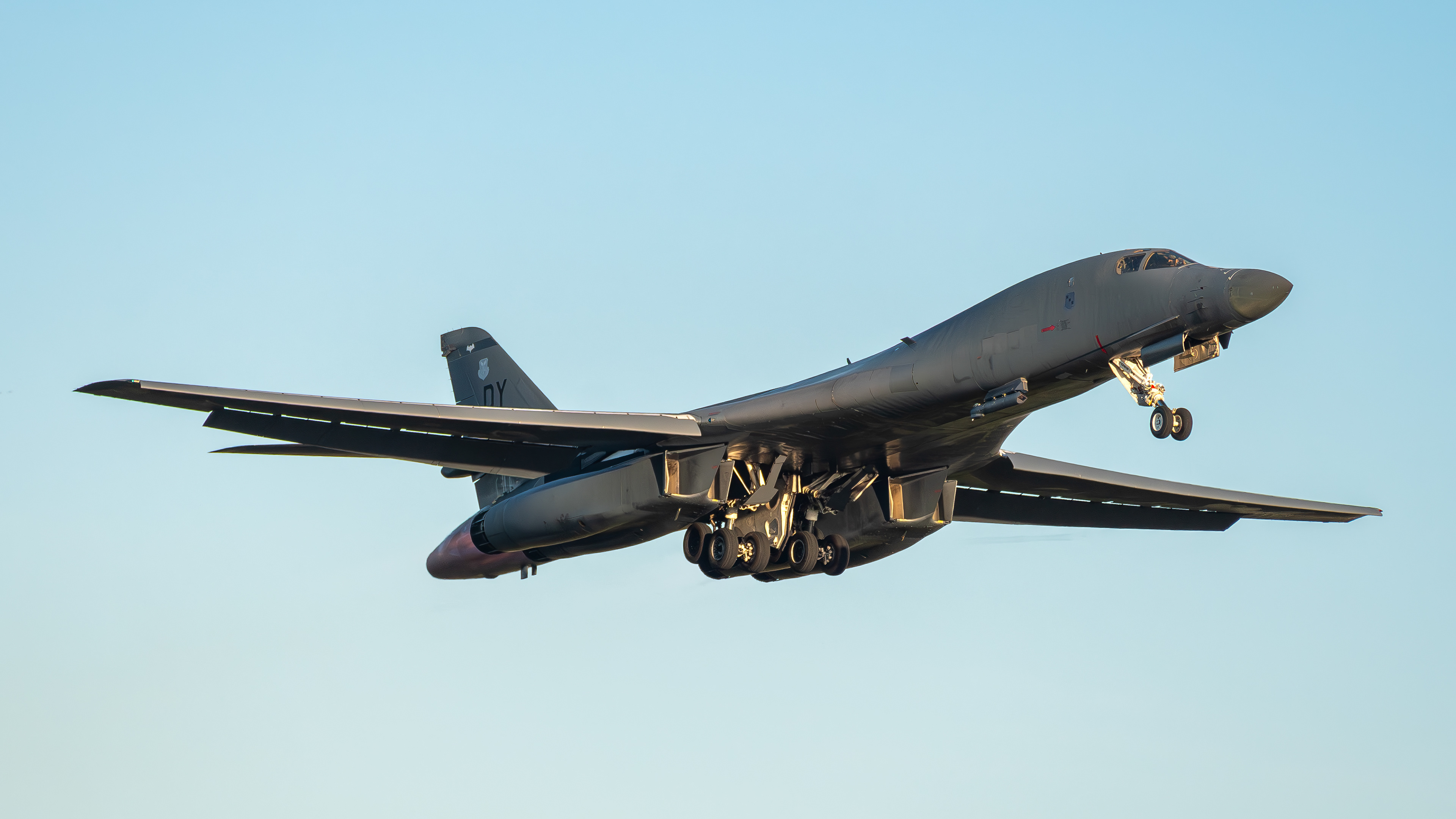 United States Air Force - Rockwell B-1B Lancer - 85-0088 (PILE15)