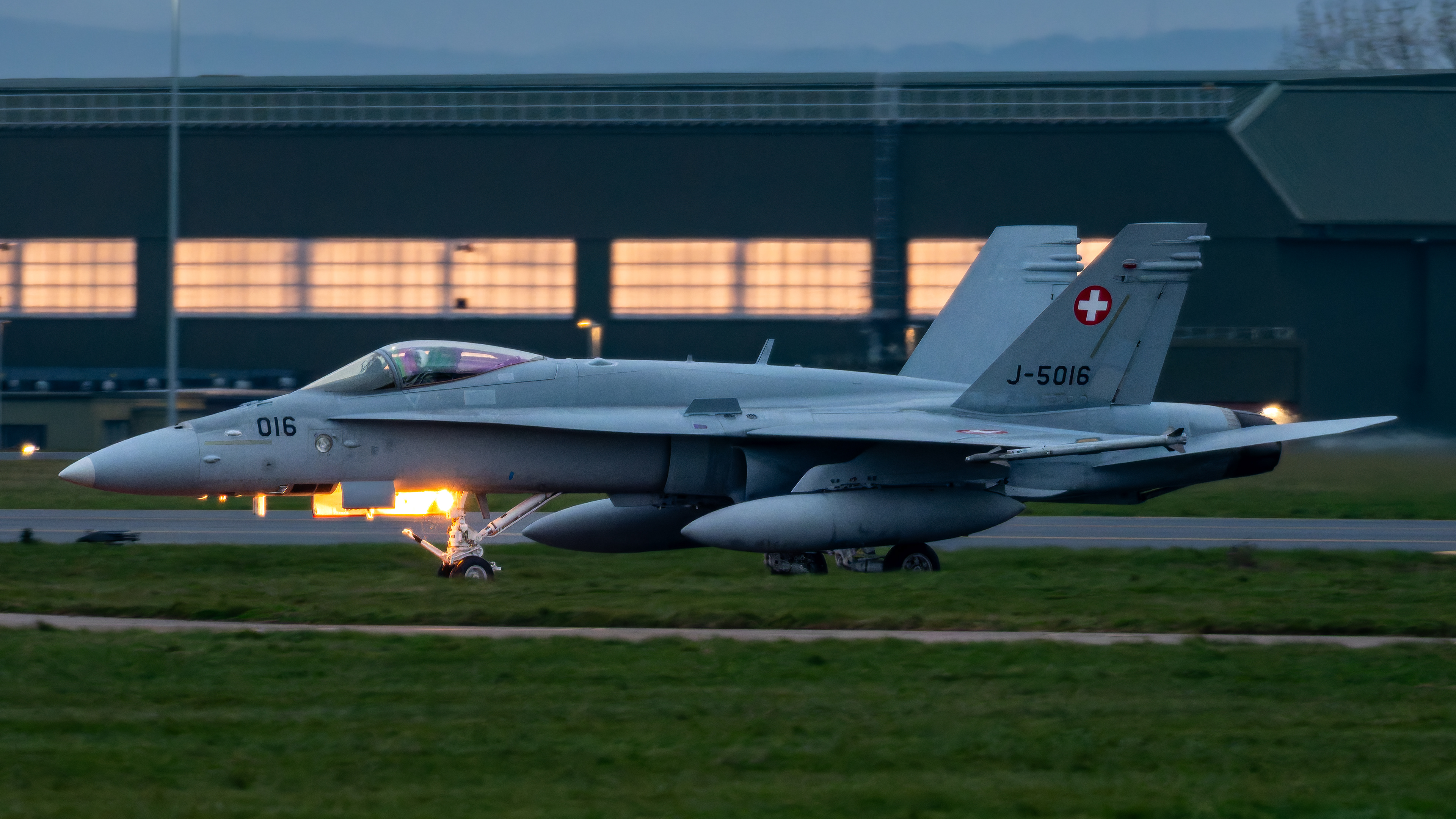 Swiss Air Force - F/A-18C Hornet - J-5016 (SIXPACK11)