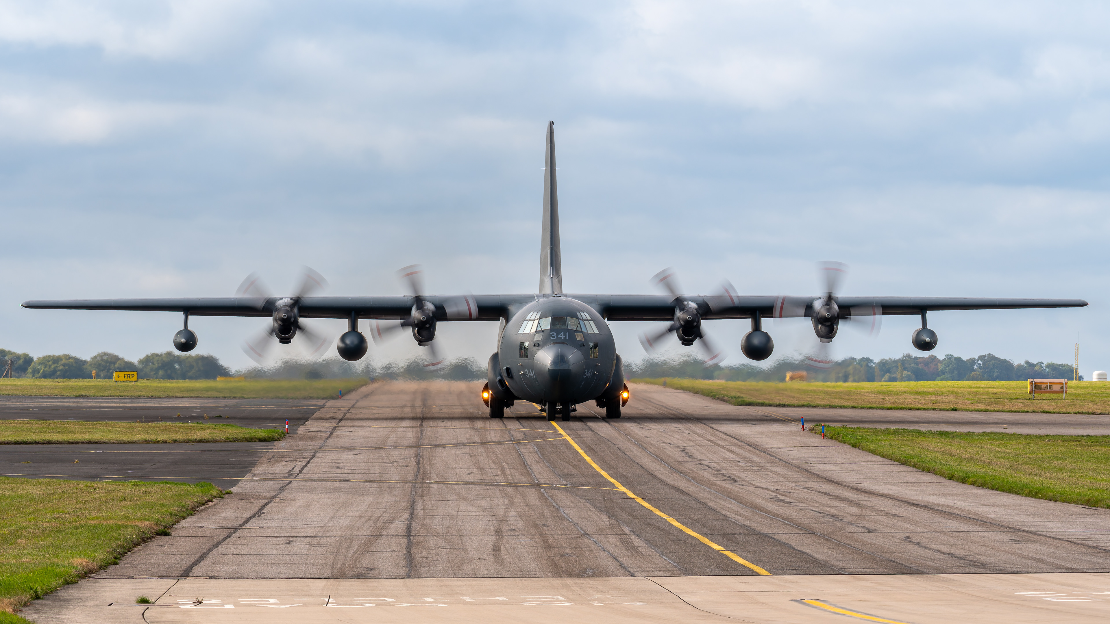 Royal Canadian Air Force - CC-130H Hercules - 130341 (OILER57)