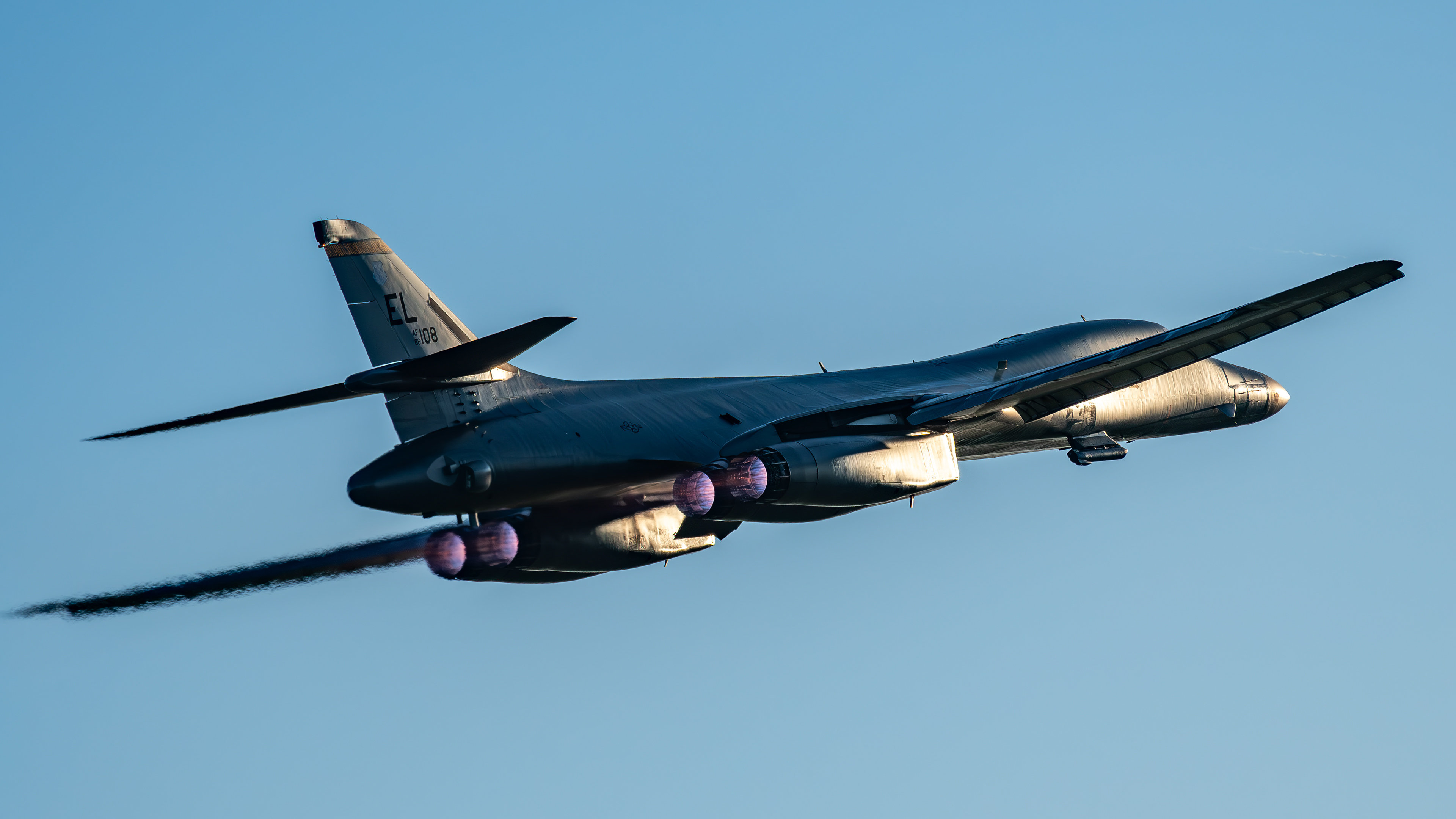 United States Air Force - Rockwell B-1B Lancer - 86-0108 (PILE16)