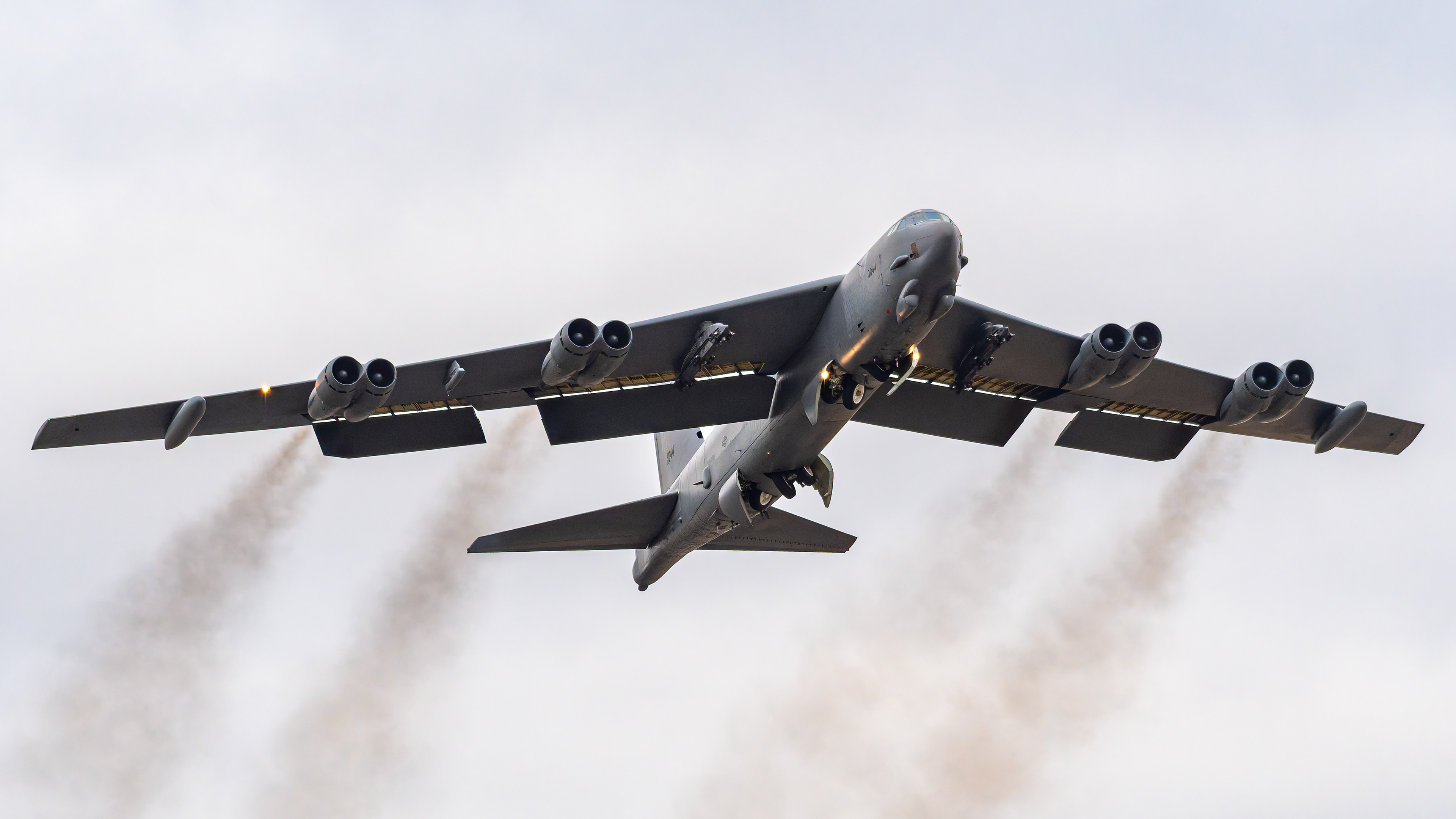 USAF - Boeing B-52H Stratofortress - 60-0044 (BUZZ21)