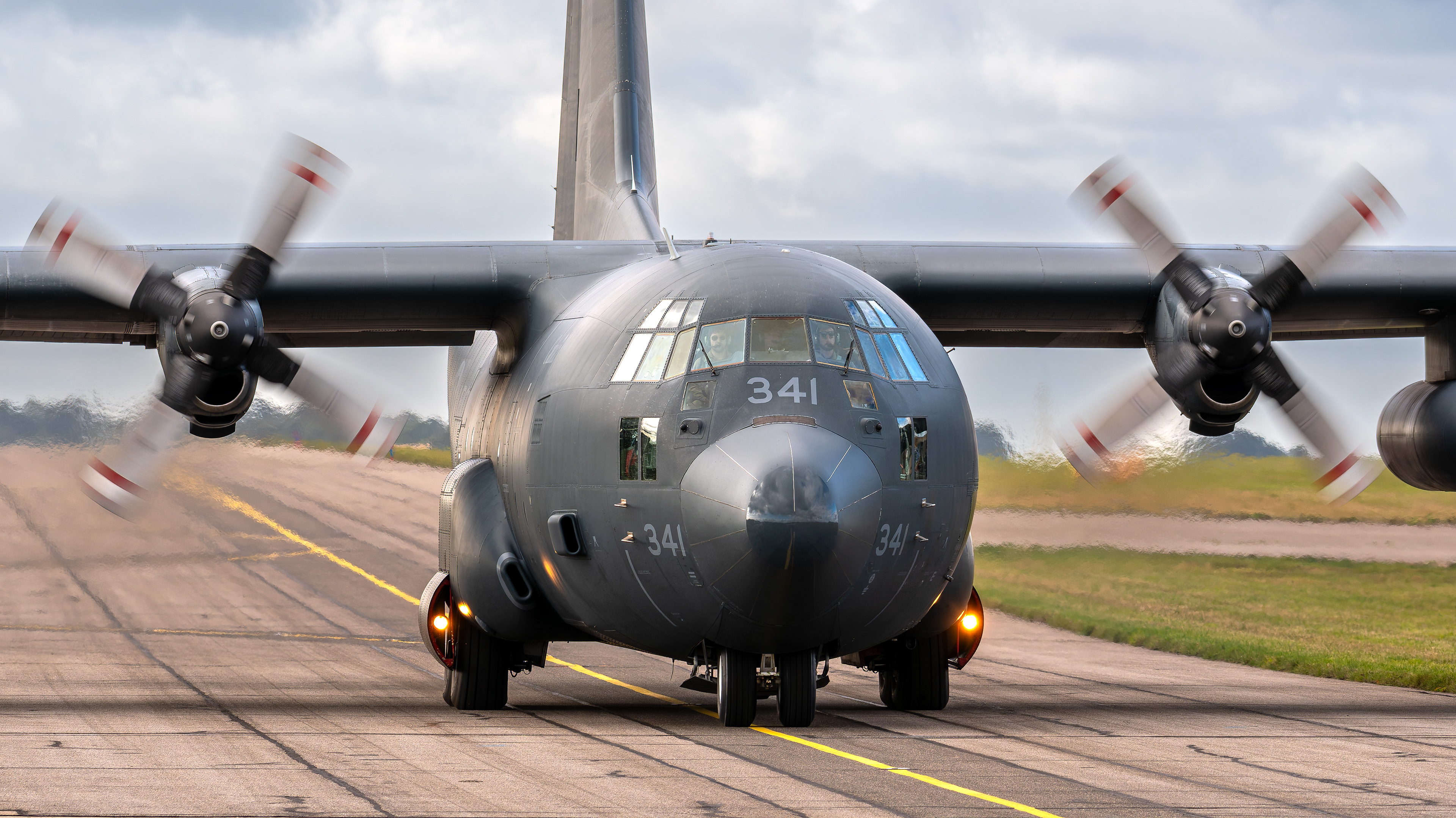 Royal Canadian Air Force - CC-130H Hercules - 130341 (OILER57)