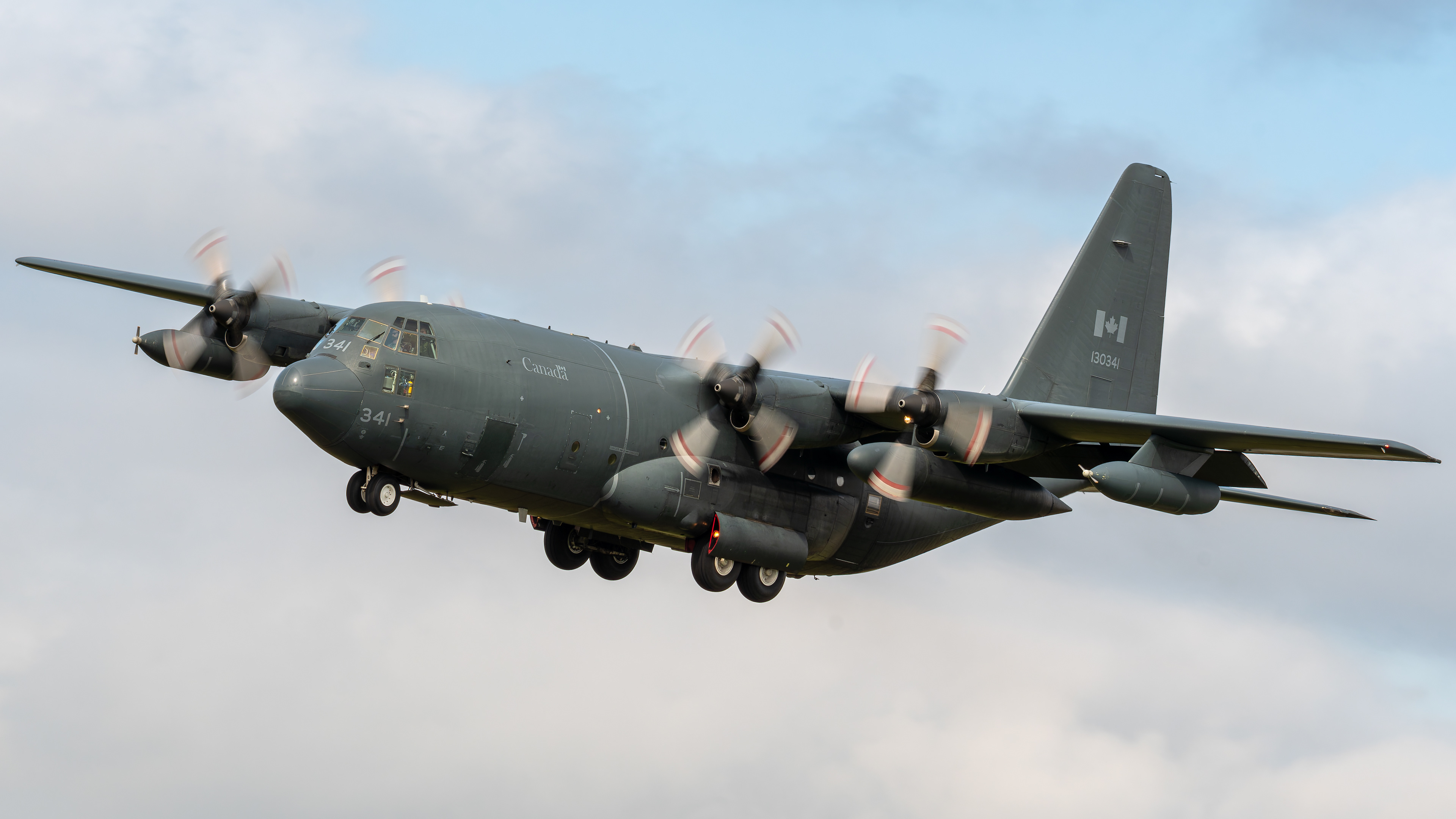 Royal Canadian Air Force - CC-130H Hercules - 130341 (OILER57)