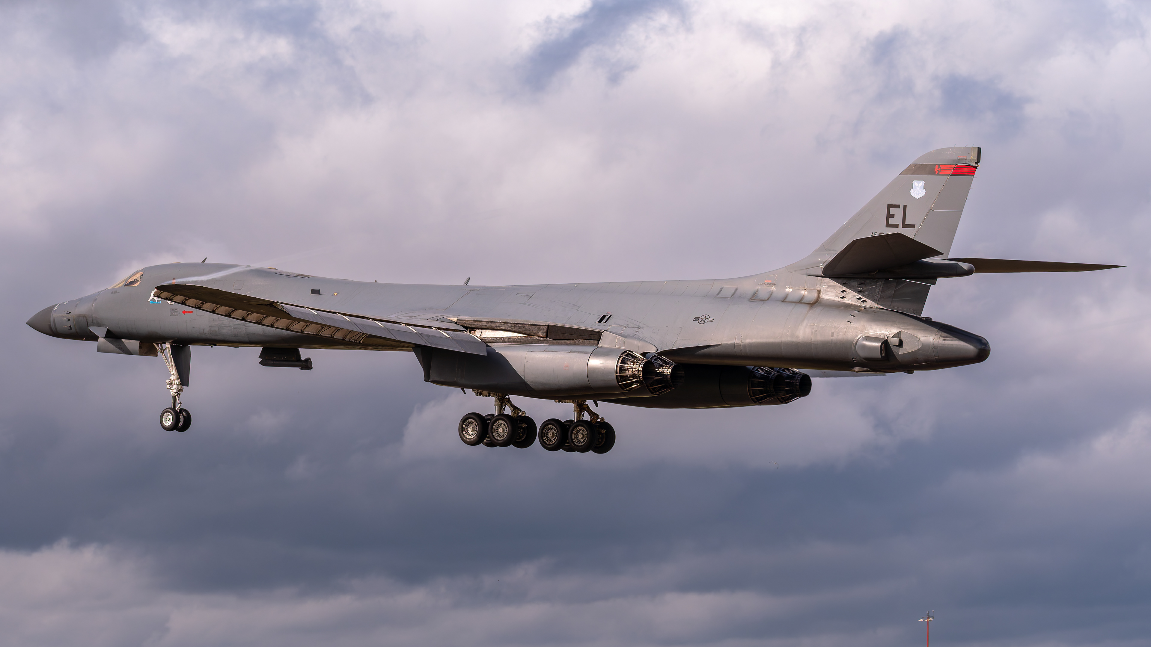 United States Air Force - B-1B Lancer - 85-0072 (TWIN42)