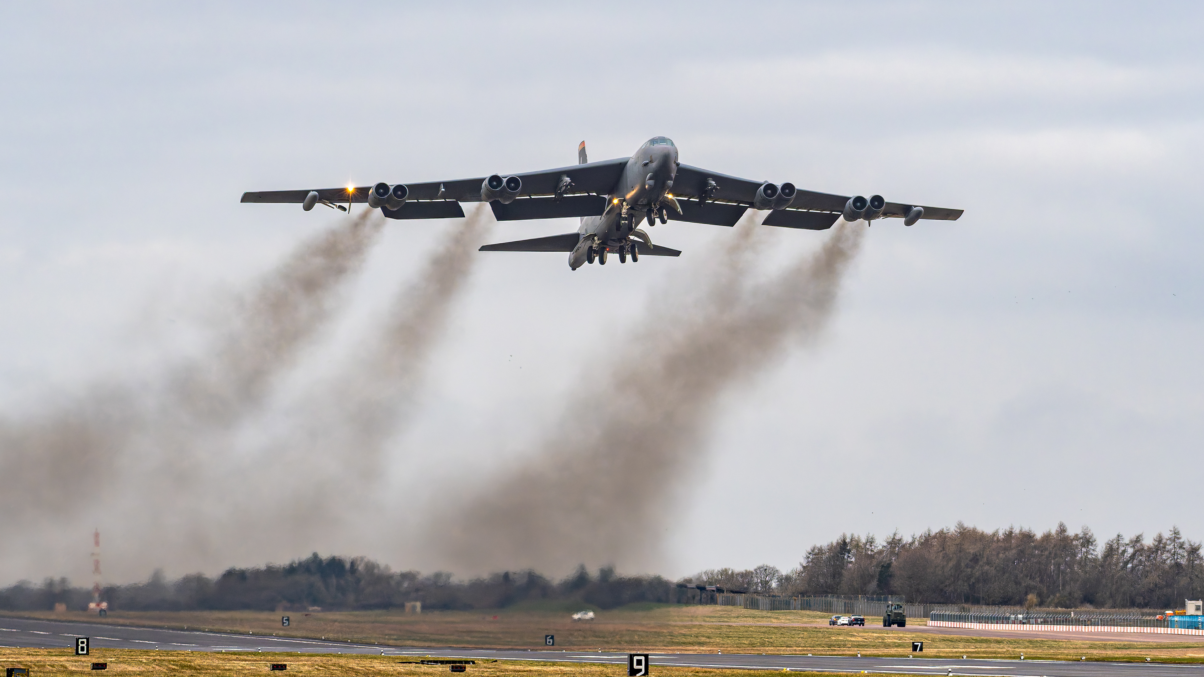 USAF - Boeing B-52H Stratofortress - 60-0044 (BUZZ21)