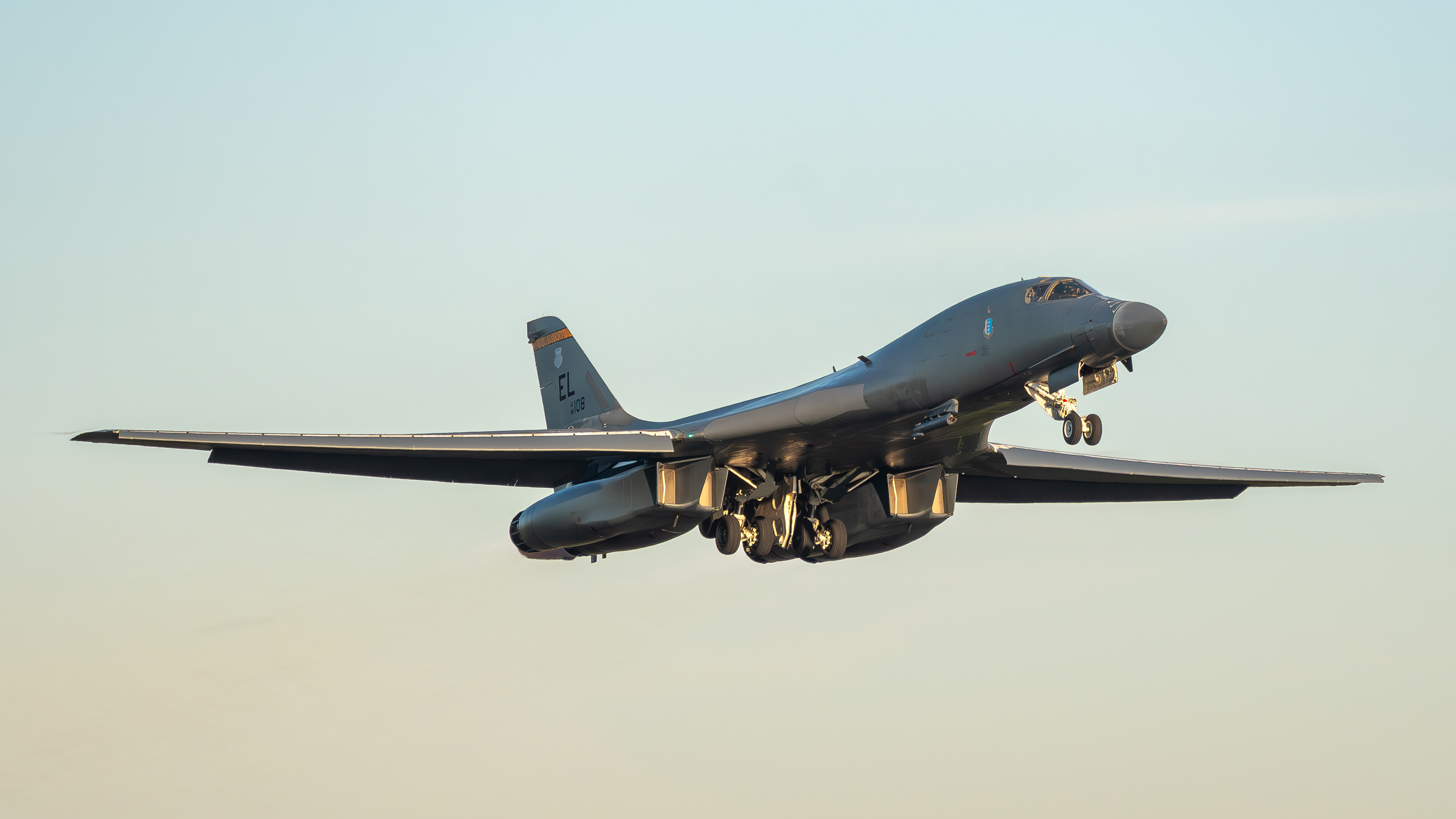 United States Air Force - Rockwell B-1B Lancer - 86-0108 (PILE16)