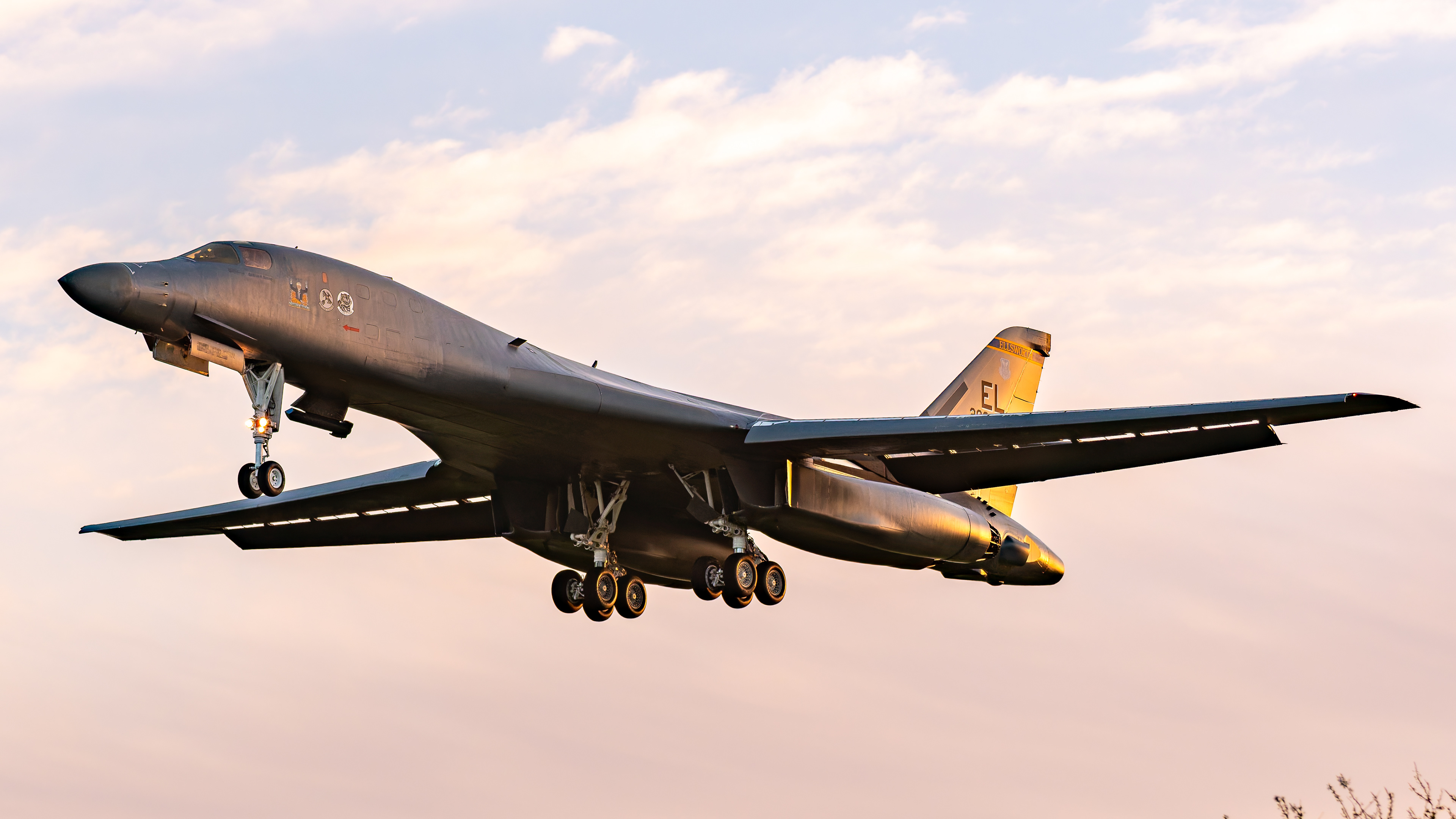 United States Air Force - B-1B Lancer - 86-0121 (TAFFY45)
