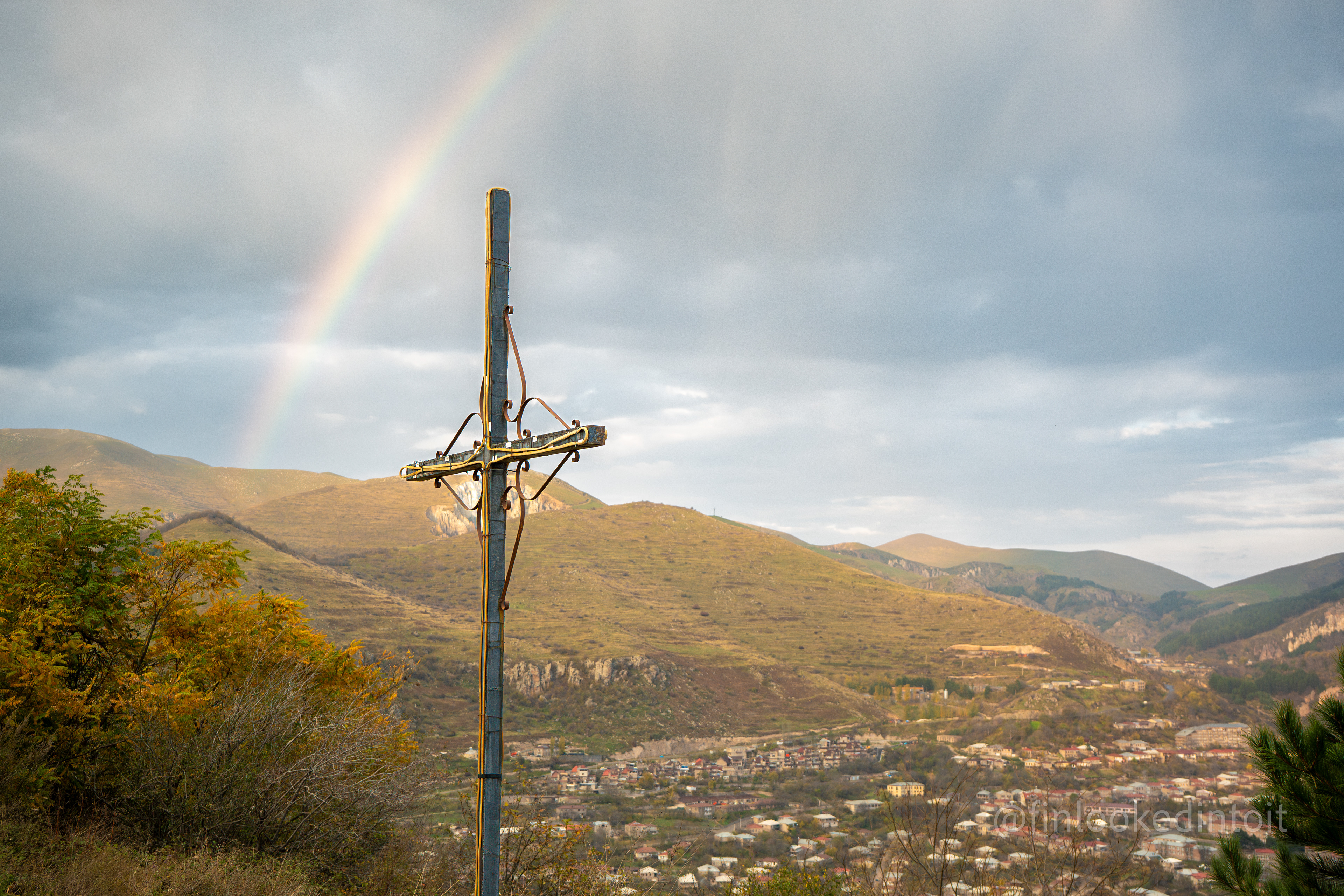 A rainbow graces the Armenian city of Goris, 10/23/2023