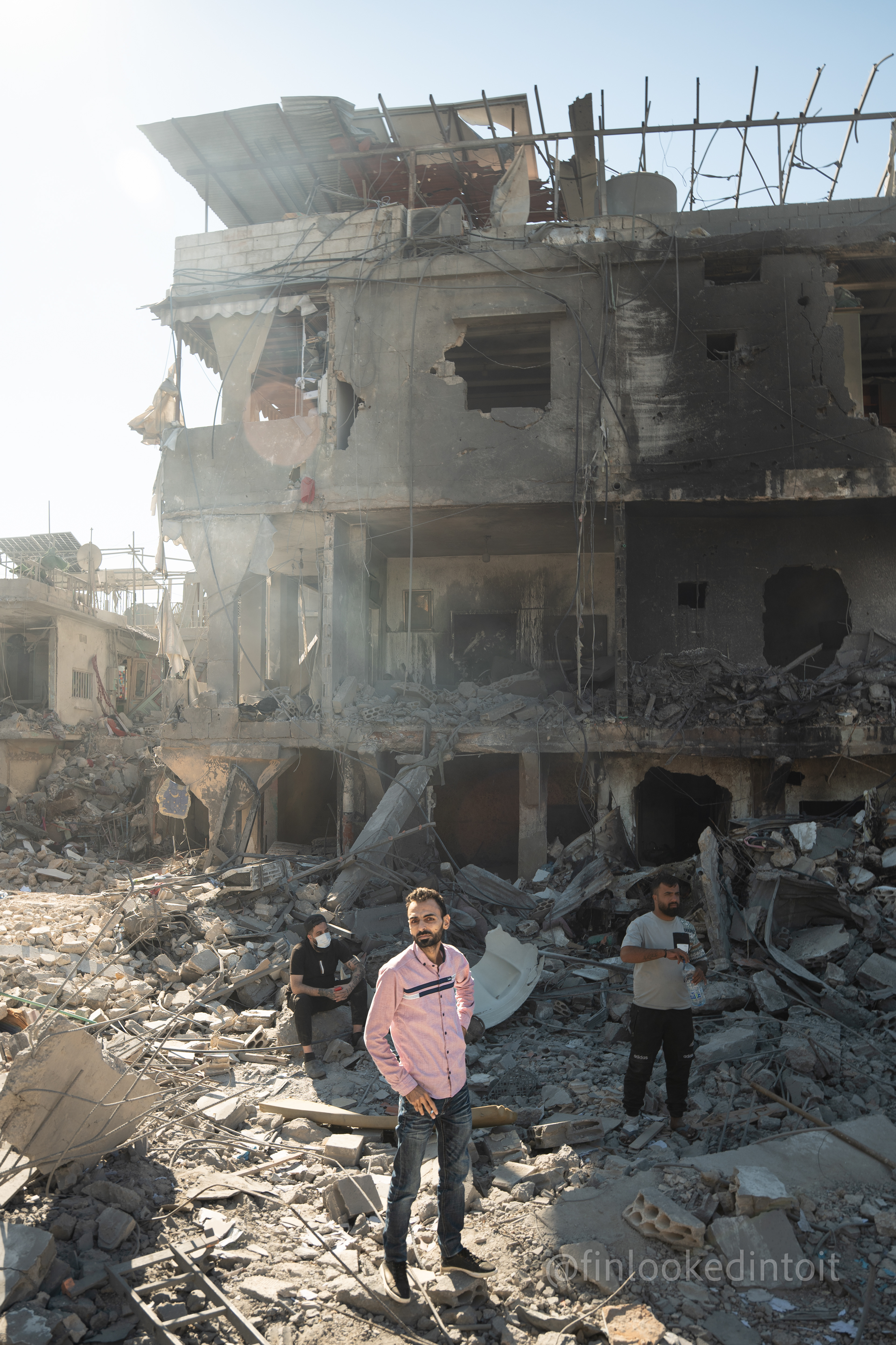 Lebanese civillians sift through the rubble of their apartments after an Israeli airstrike landed in the Jnah neighbourhood, 10/10/2024
