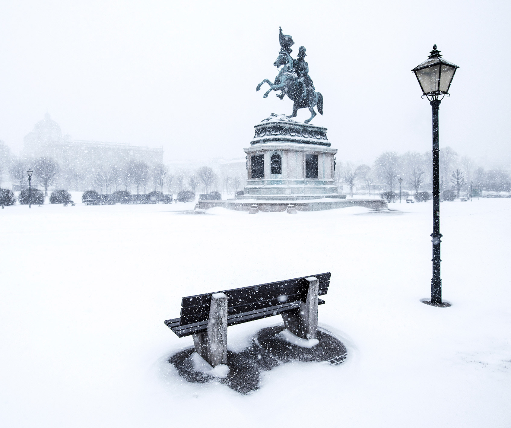 Heldenplatz nach Schneesturm, 1010