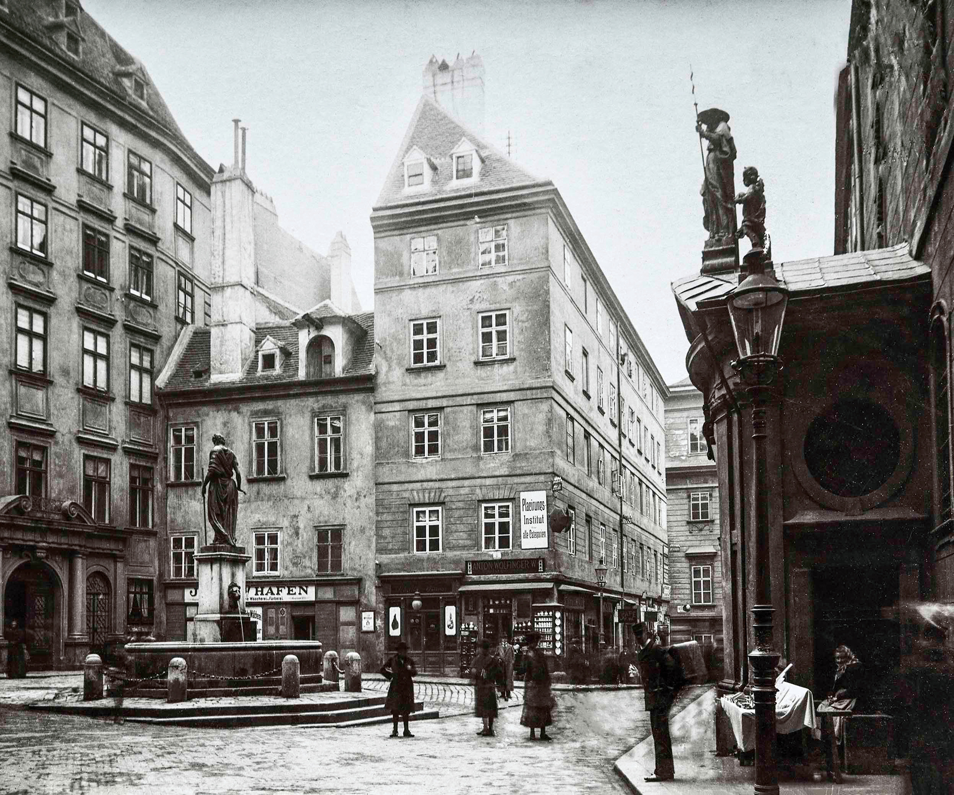 Franziskanerplatz, 1010