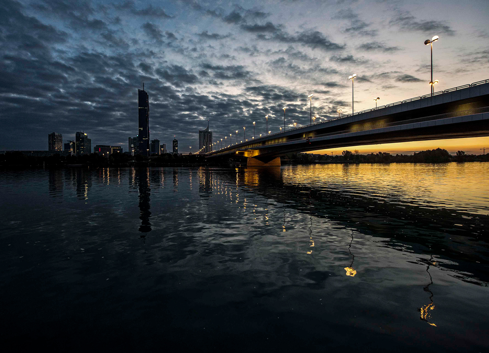 Reichsbrücke über die Donau