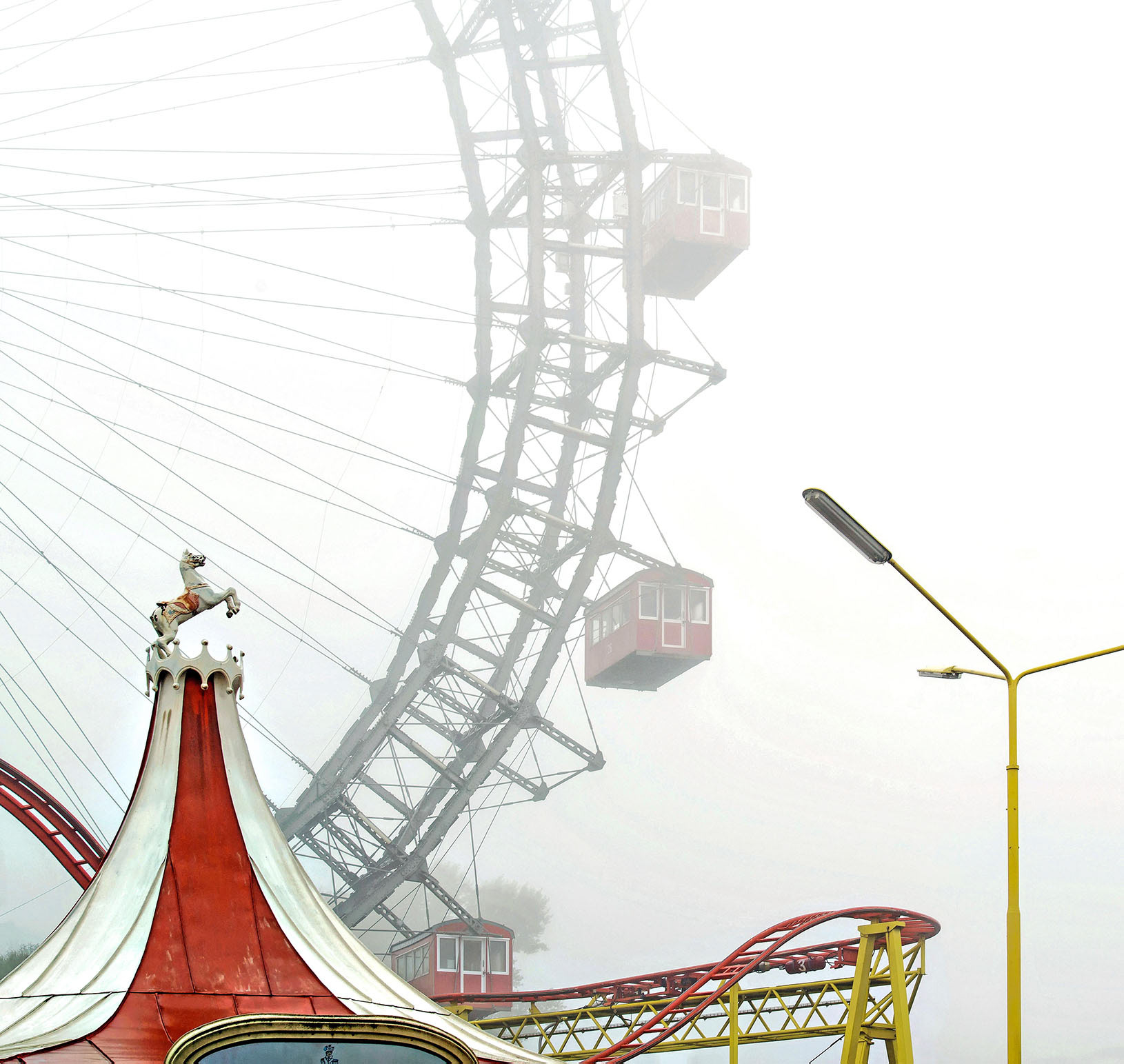 Riesenrad im Morgennebel, 1020