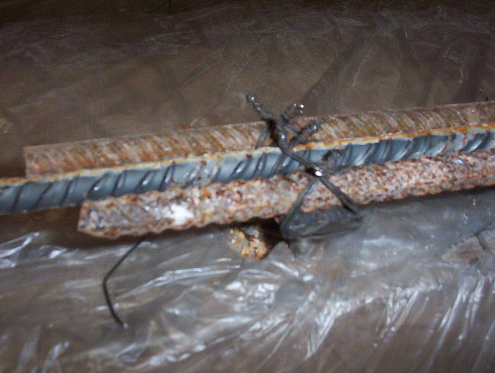 Planché: Detalle unión sobre pletina atornillada a viga de madera