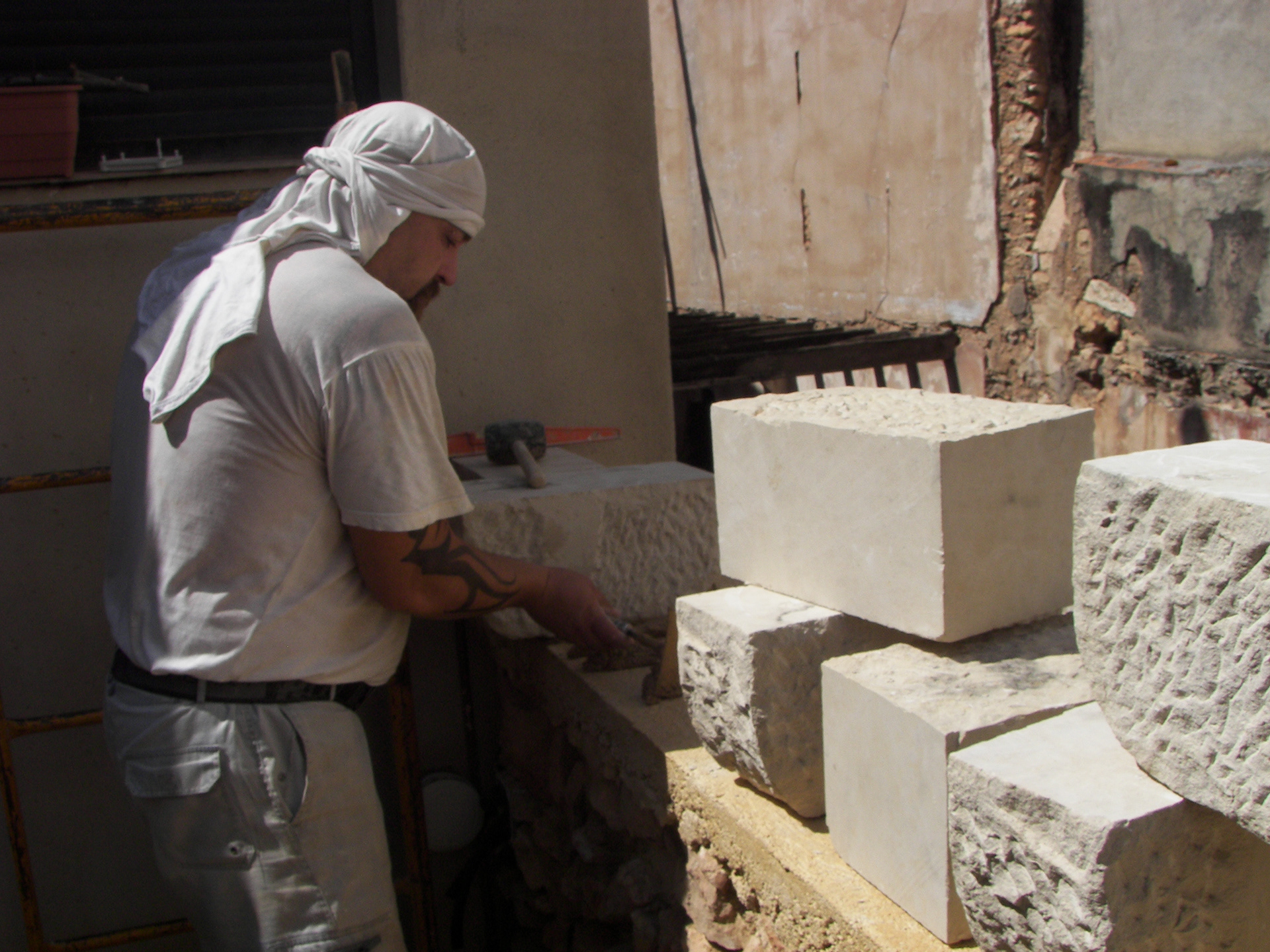 Alero de piedra Calcarenita de Mendillorri, Navarra