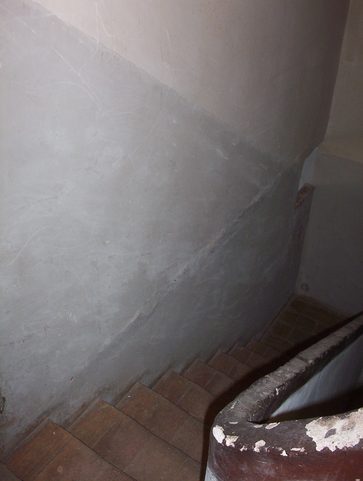 Escalera de acceso a primera planta