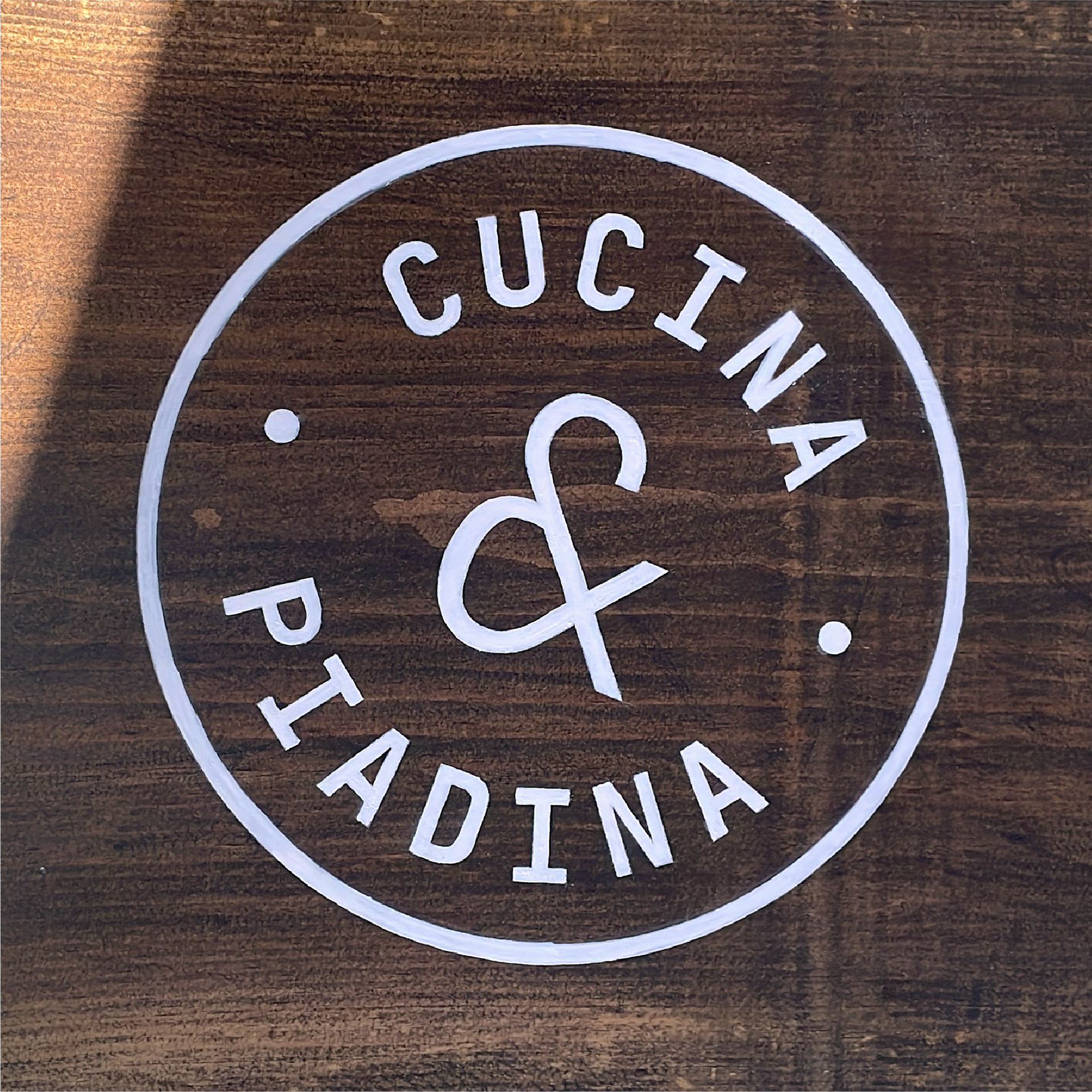 Cucina & Piadina dipinti a mano sull'insegna