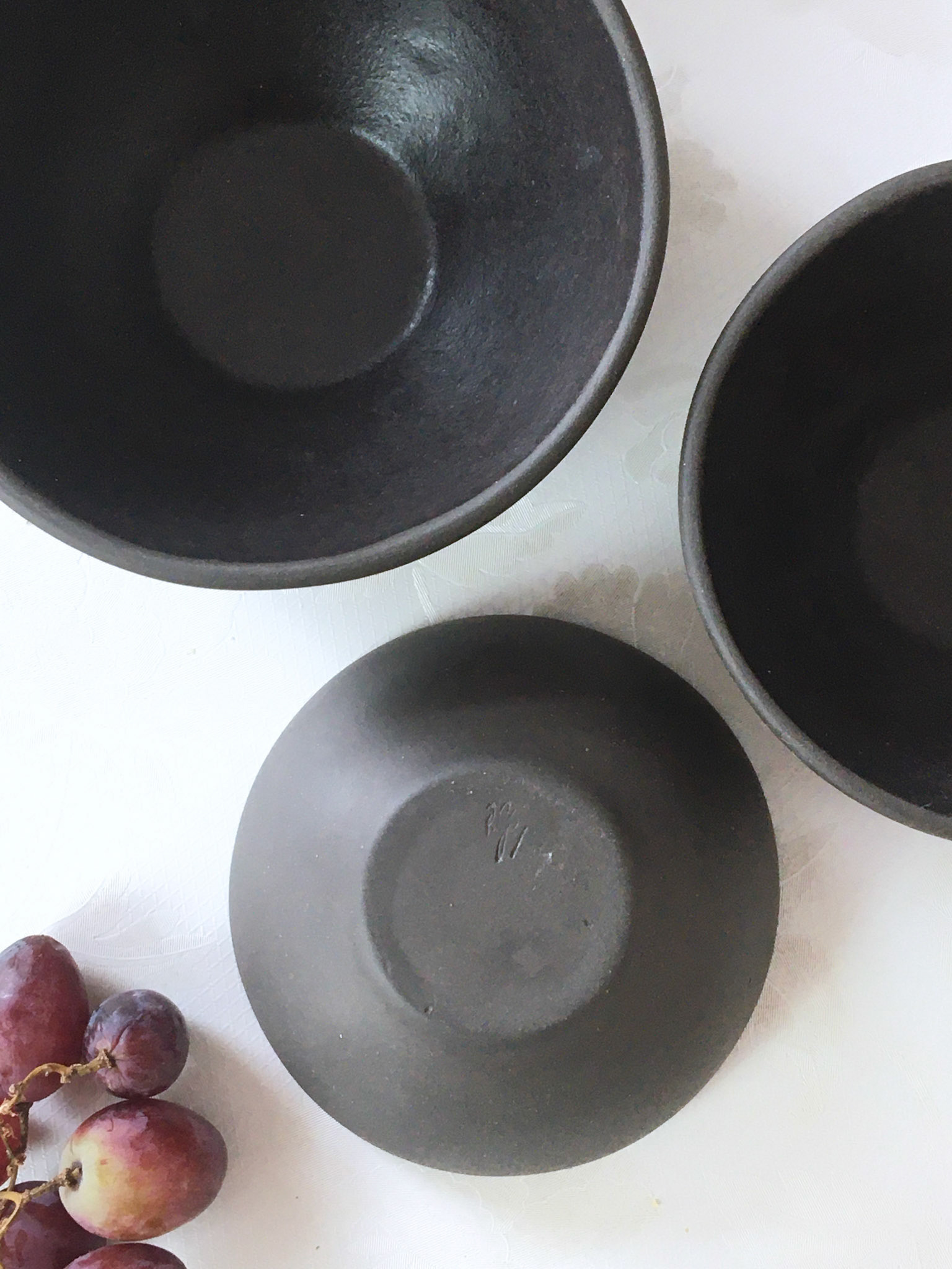 Handgefertigtes Oryoki Schalen Set, 5 teilig, schwarz, Einzelstück aus Steingut.