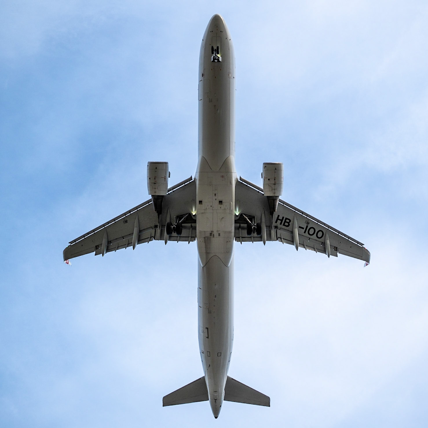 HB-IOO | Swiss | Airbus A321-212