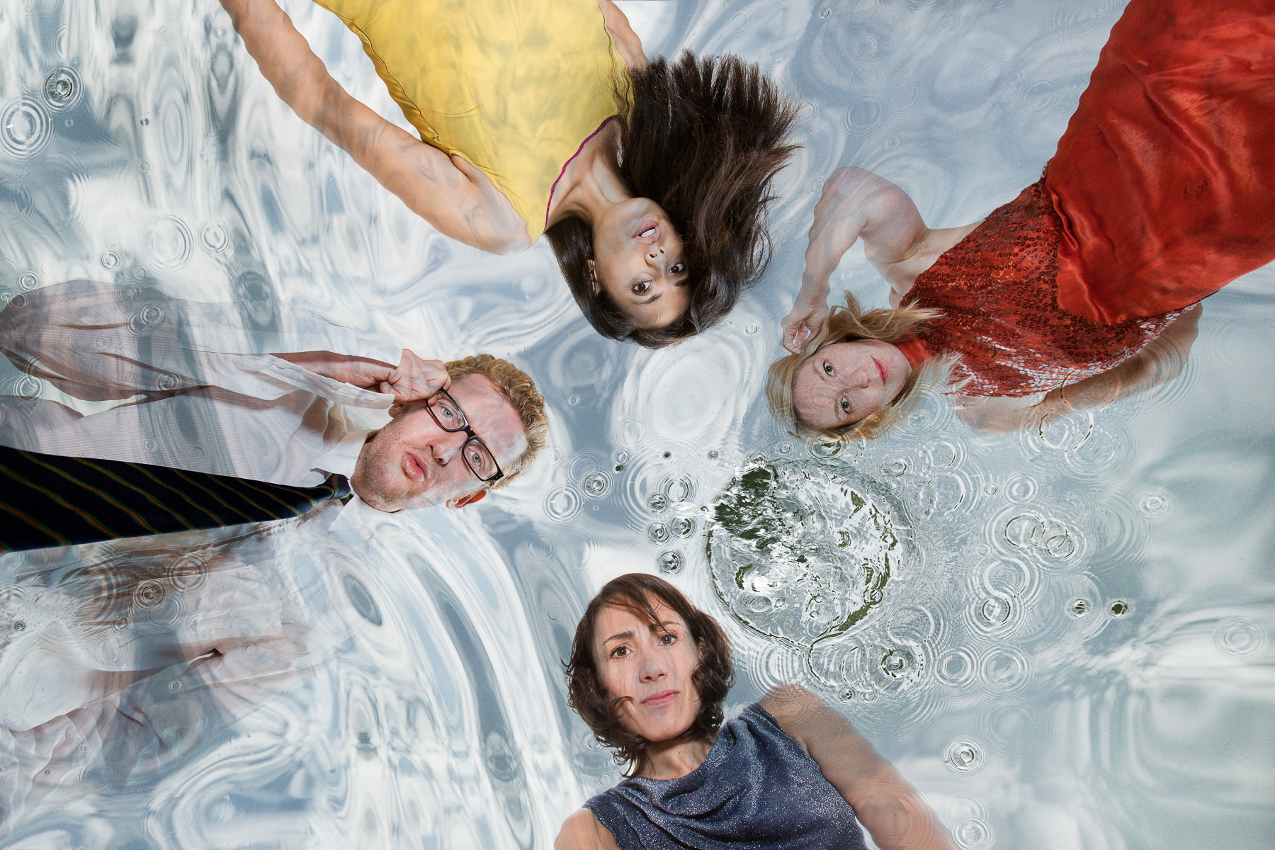 Maya Henselek, Sonja Romei, Raphael von Bargen, Julia Jelinek in "Zwischenzeit"