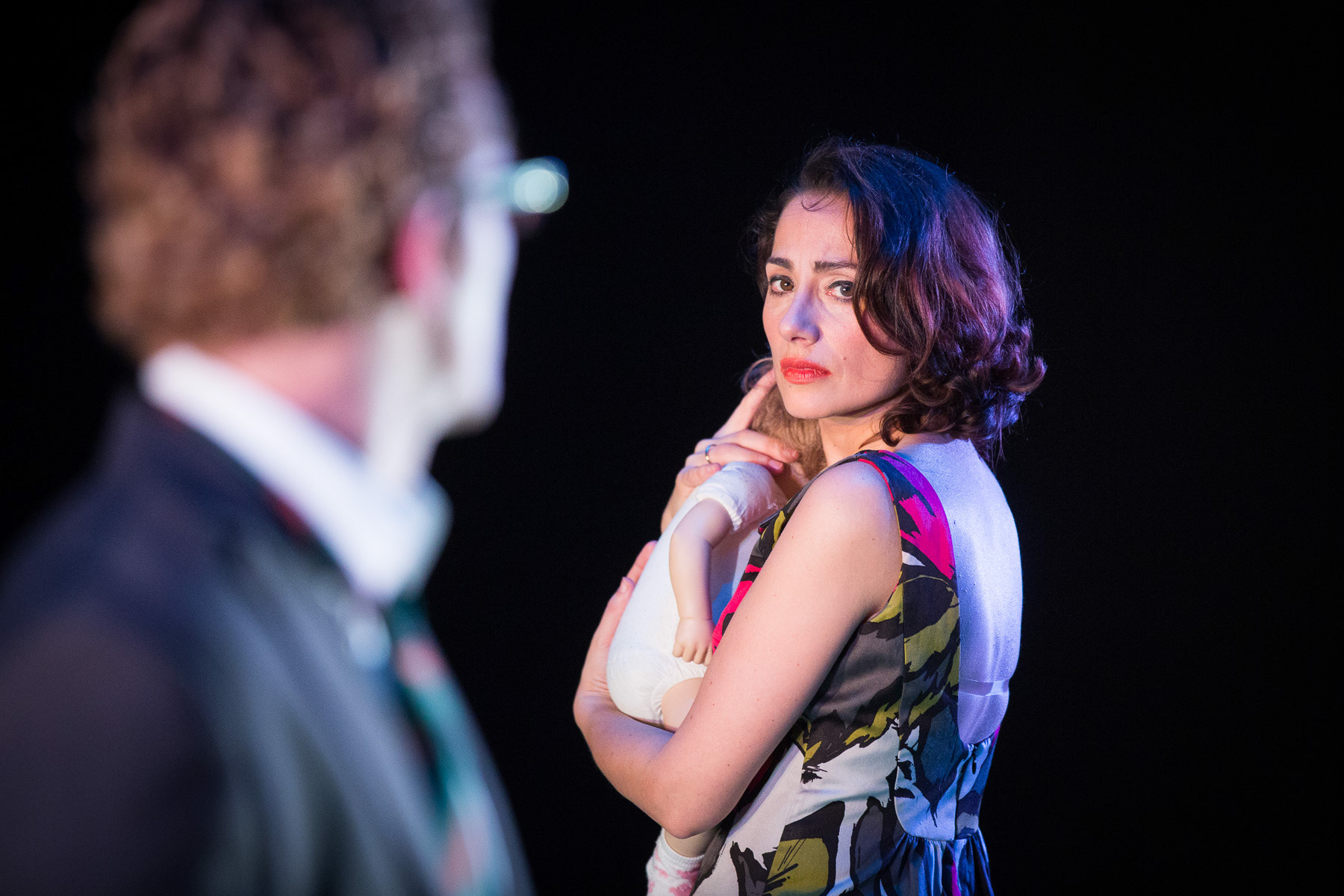 Raphael von Bargen und Sonja Romei in "Zwischenzeit"