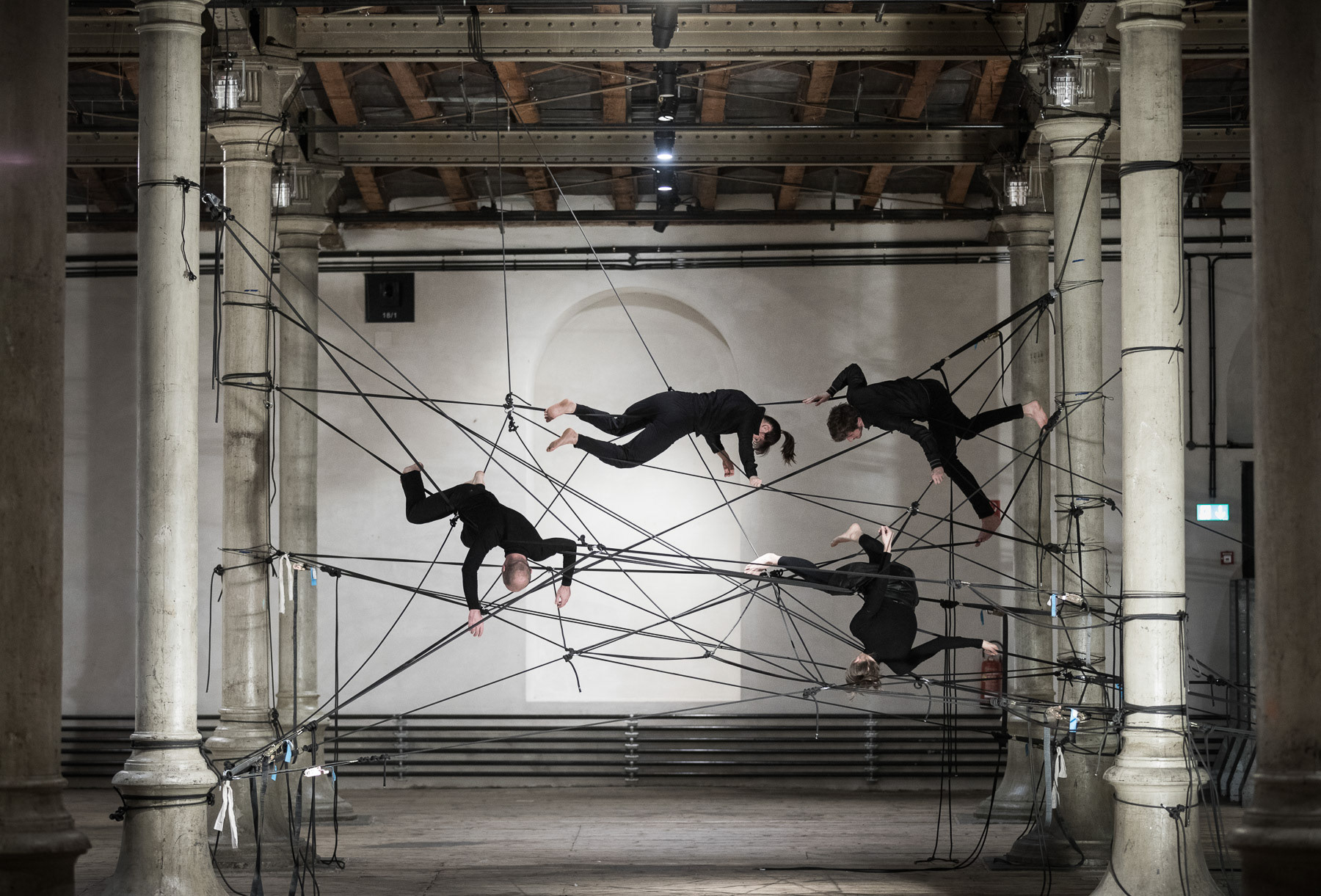 Dans.Kias im Semperdepot "Corps Suspendus"